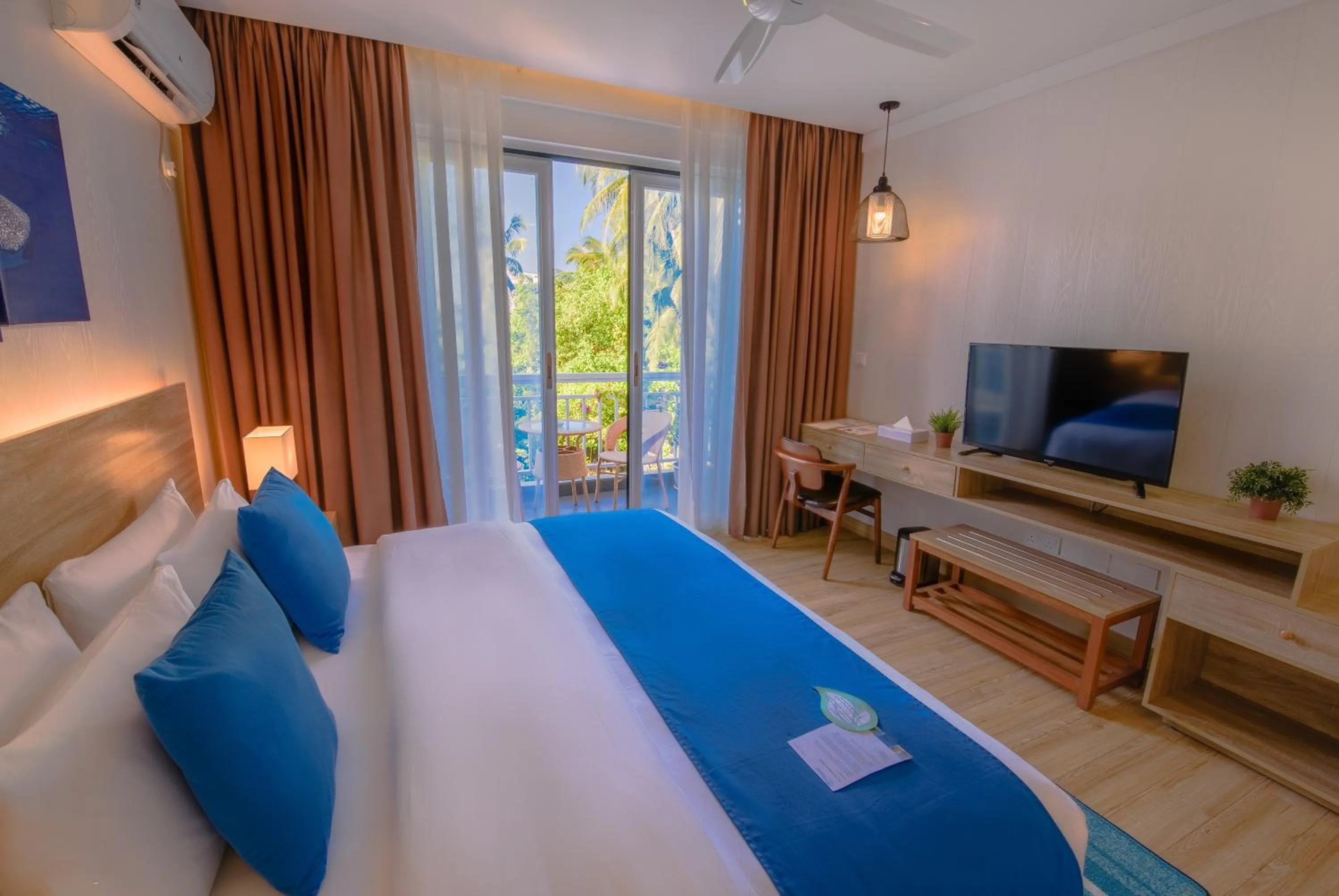Photo of the whole room, Bed in Dhiguveli Maldives
