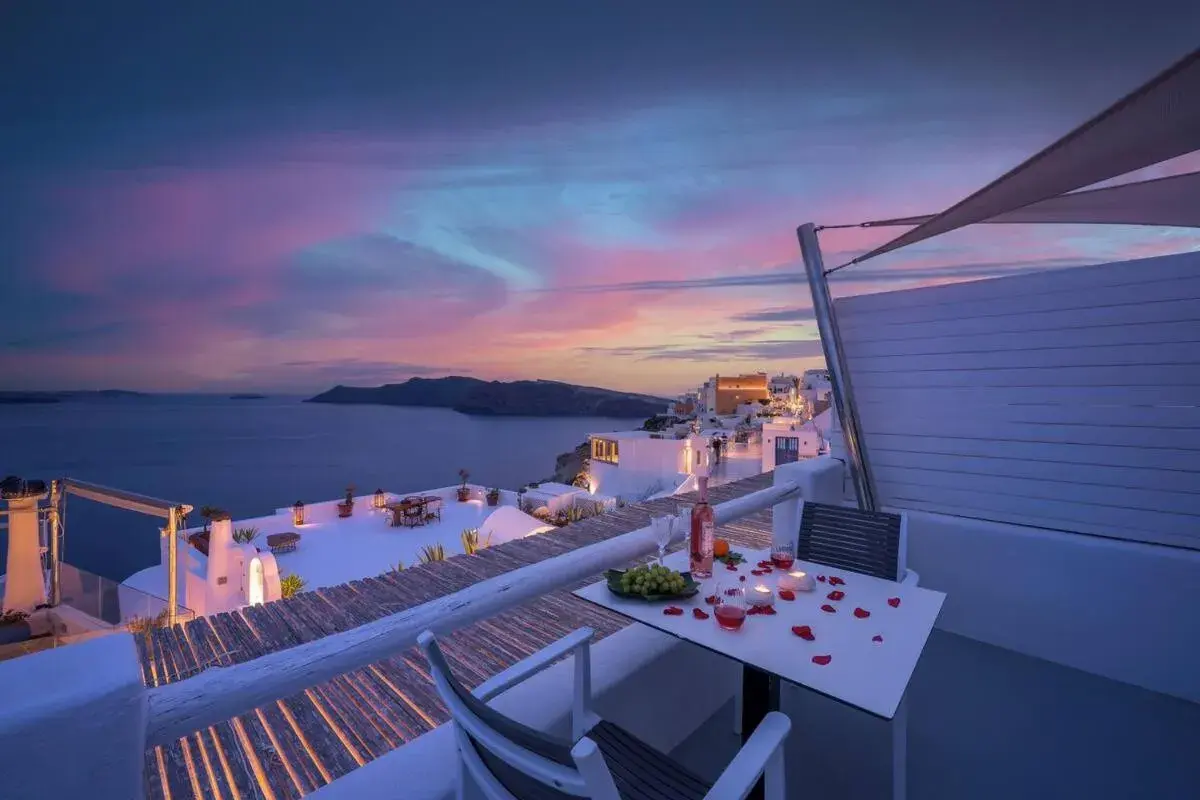 Suite with Spa Bath in Sophia Oia View Suite with Spa Bath in Sophia Oia View