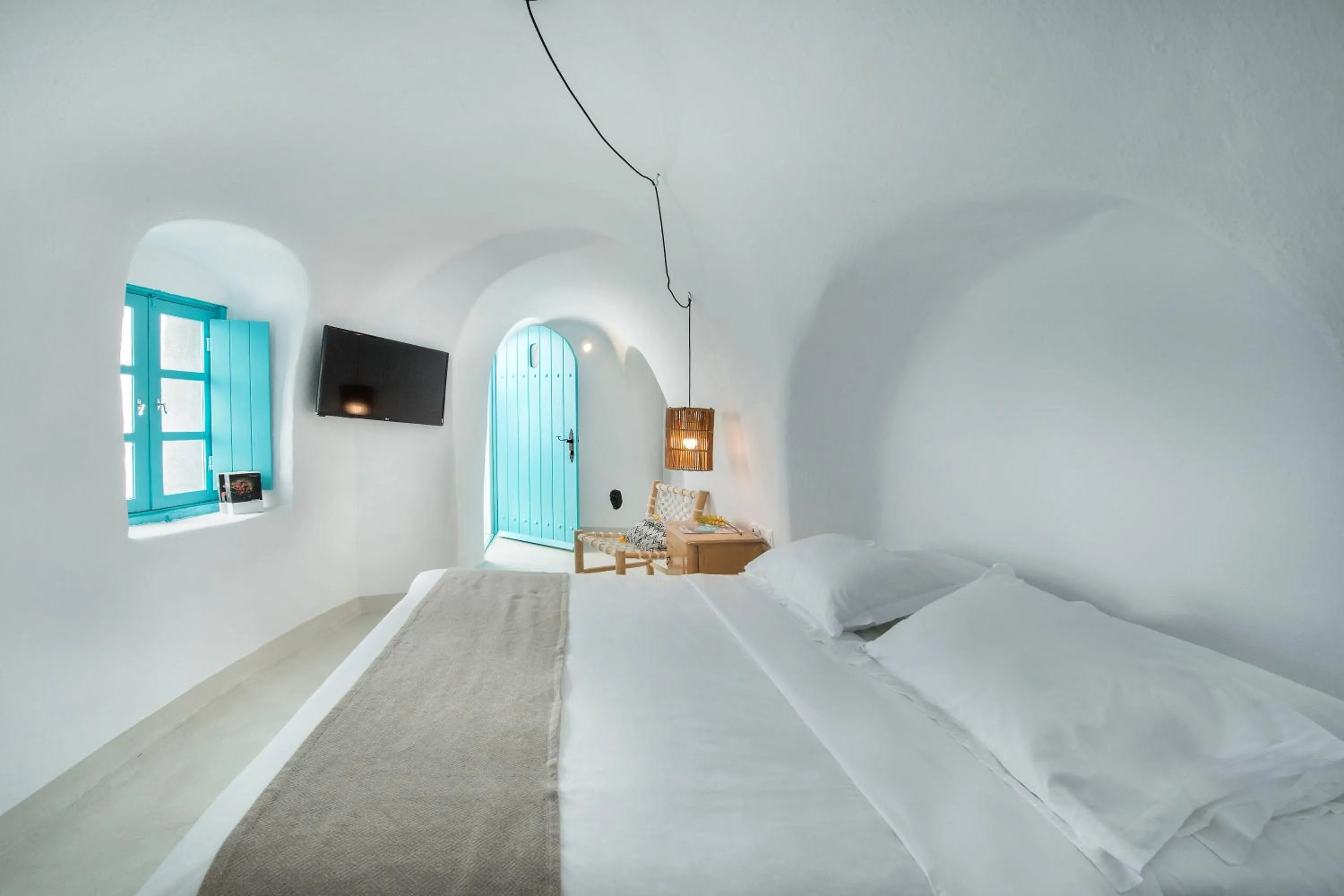 Photo of the whole room, Bed in Sophia Oia View