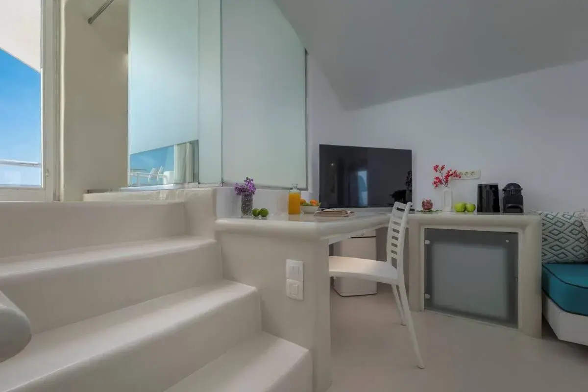 Suite with Spa Bath in Sophia Oia View Suite with Spa Bath in Sophia Oia View