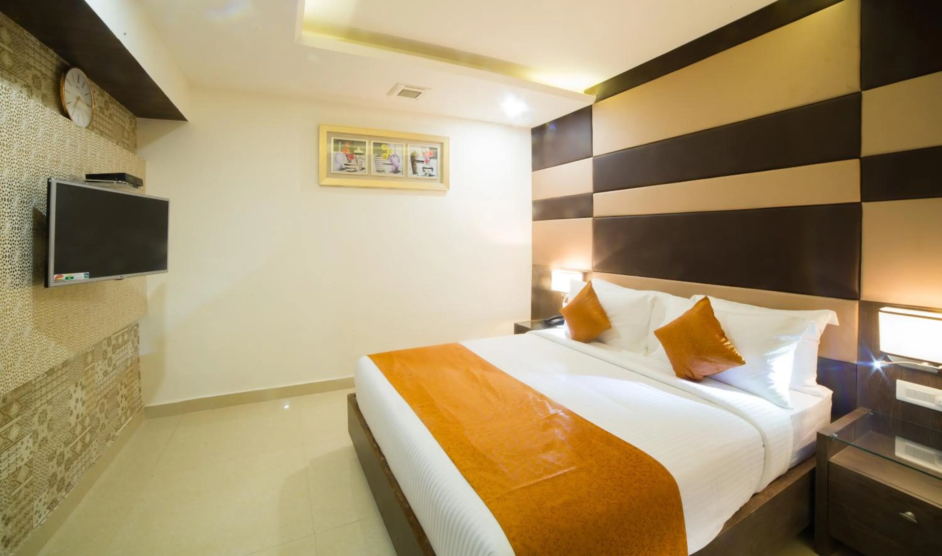 Bed in Hotel Indraprasttha