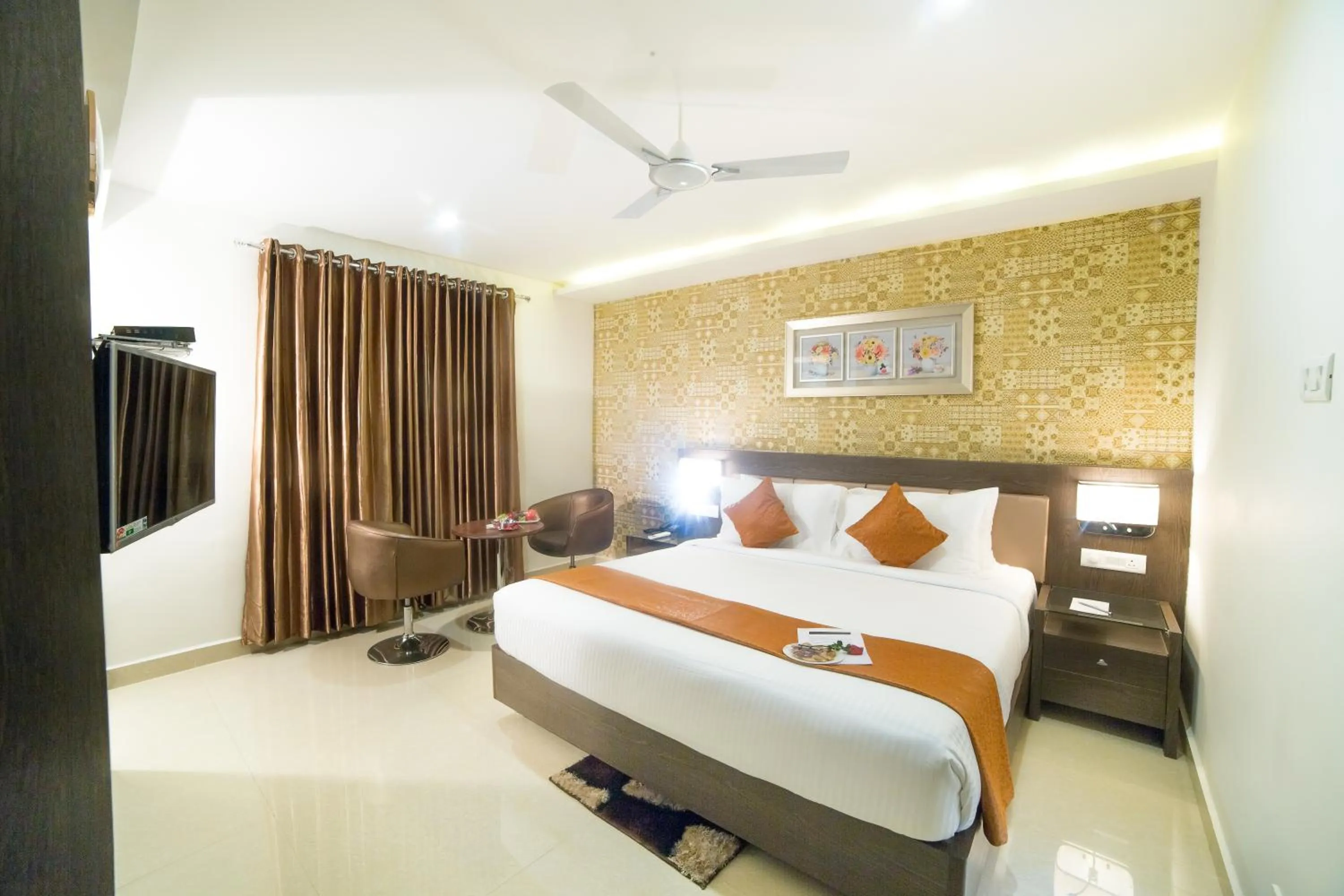 Bed in Hotel Indraprasttha