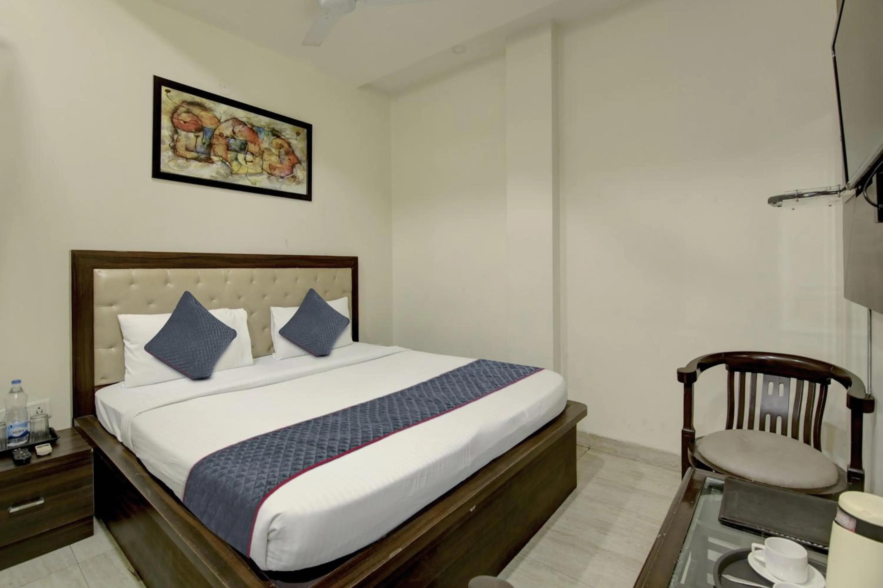 Bedroom, Bed in Townhouse Grand Inn