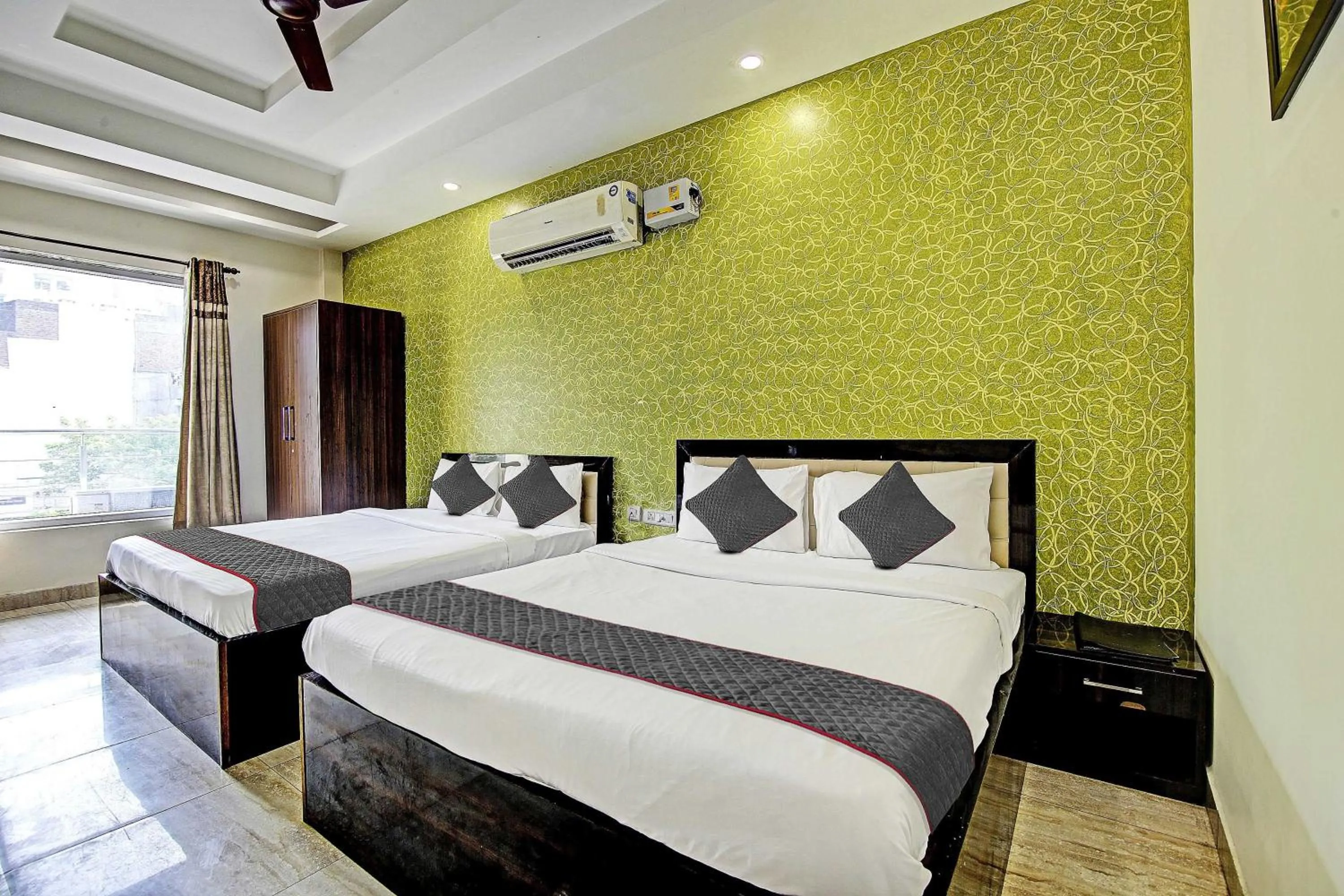 Bedroom, Bed in Townhouse Grand Inn