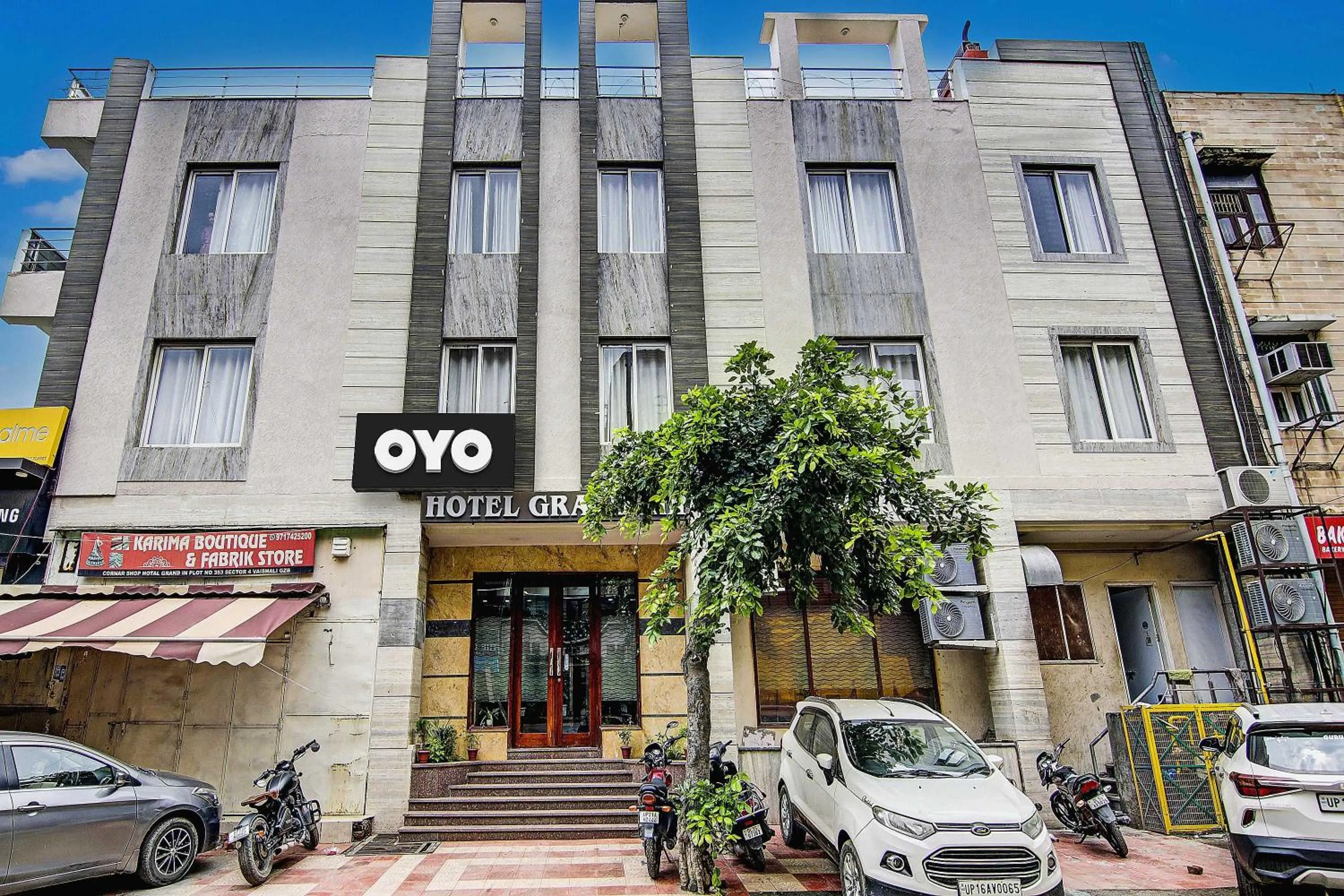 Facade/entrance in Townhouse Grand Inn