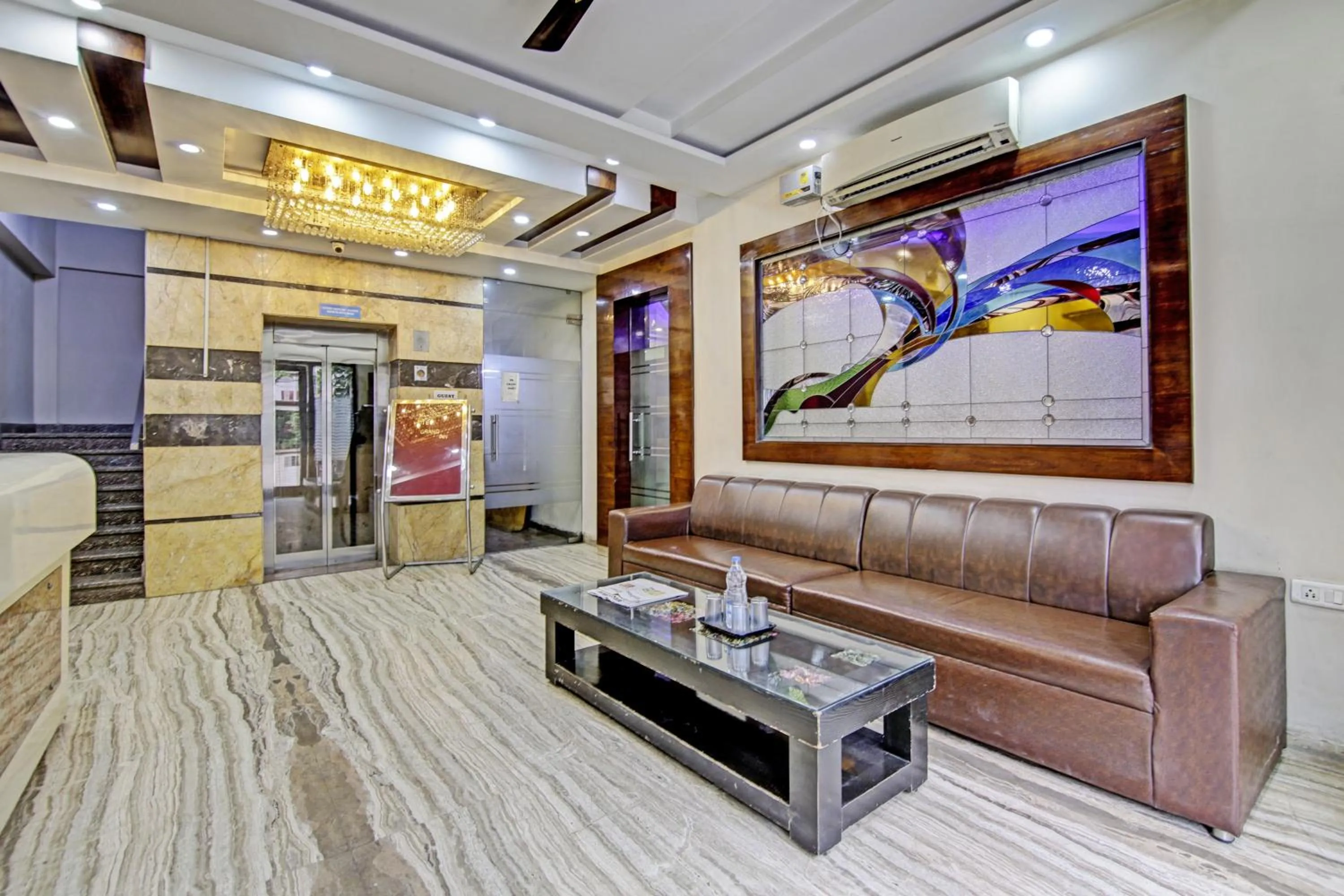 Lobby or reception in Townhouse Grand Inn