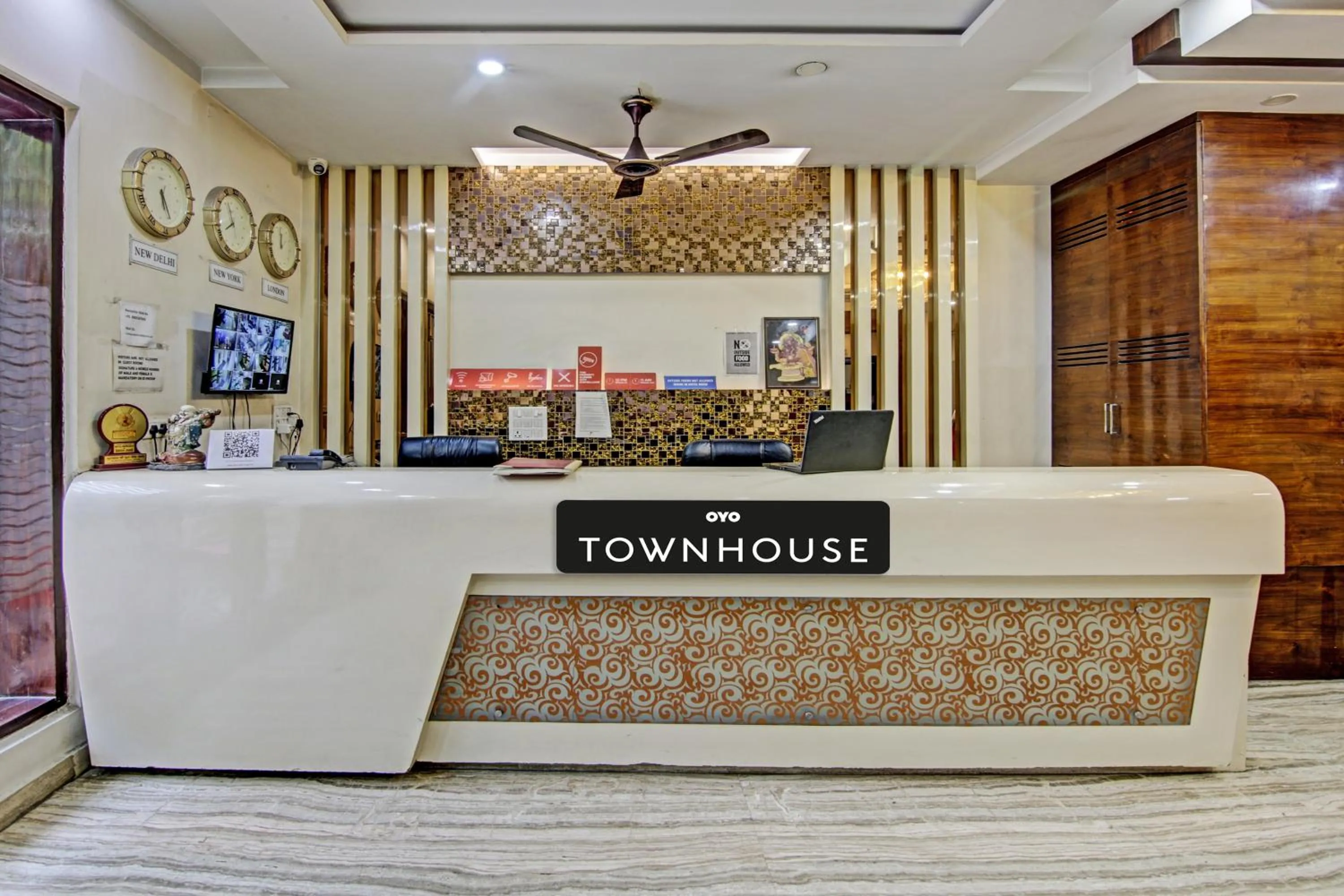 Lobby or reception in Townhouse Grand Inn
