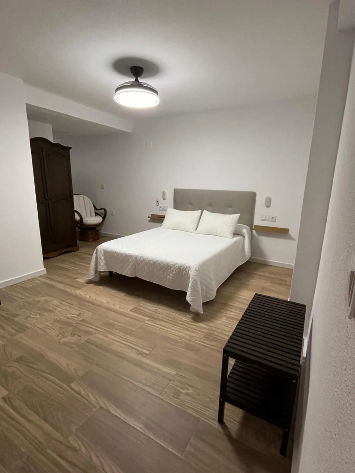 Bedroom, Bed in Hotel Mesón del Moro