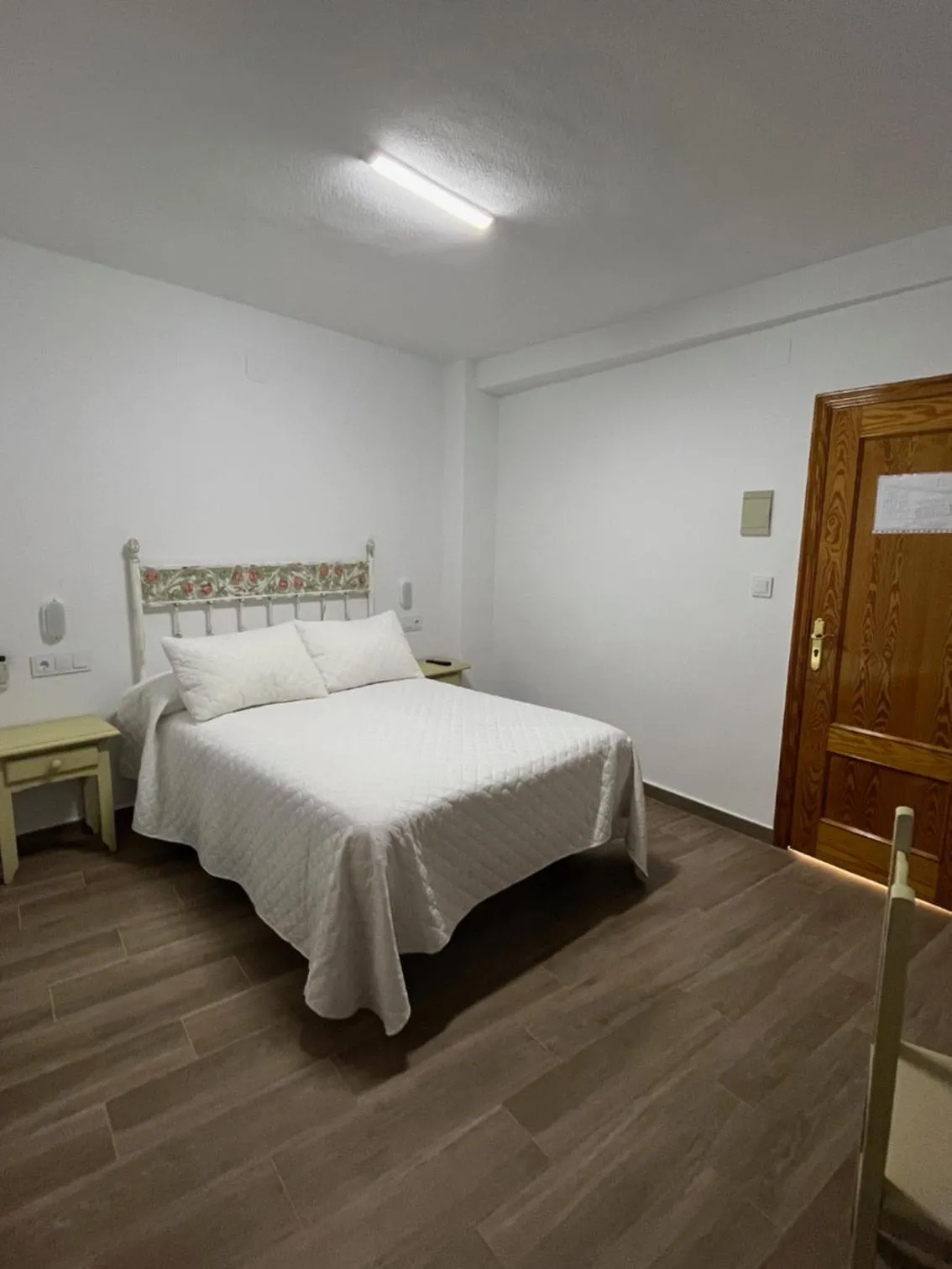 Photo of the whole room, Bed in Hotel Mesón del Moro
