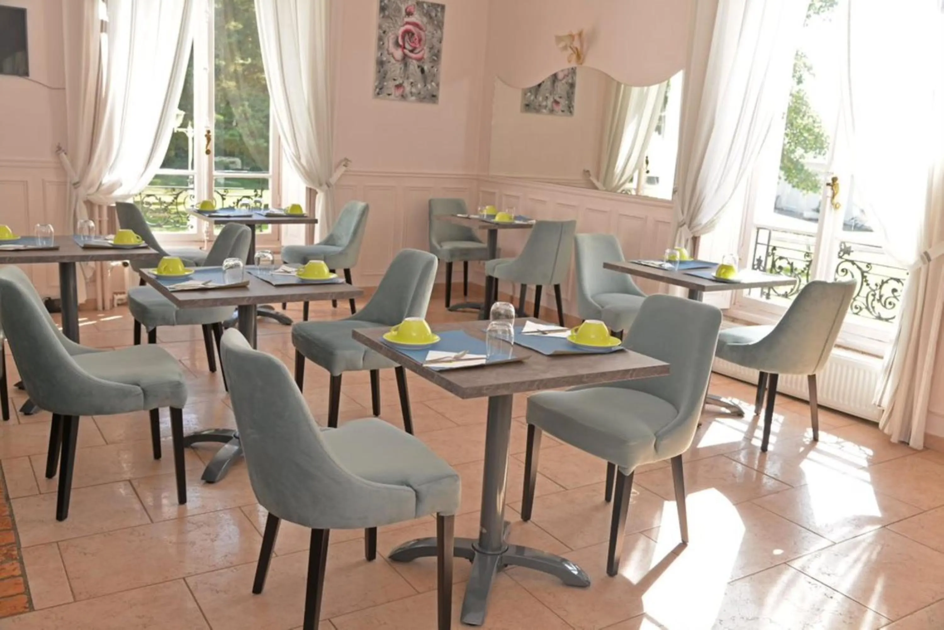 Logis - Hostellerie Le Chatel Nangis