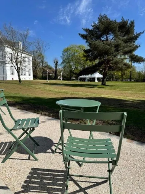 Logis - Hostellerie Le Chatel Nangis