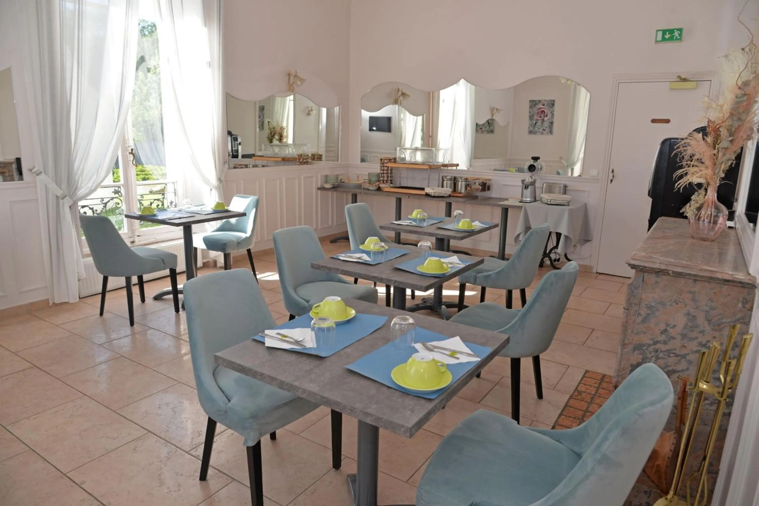 Logis - Hostellerie Le Chatel Nangis