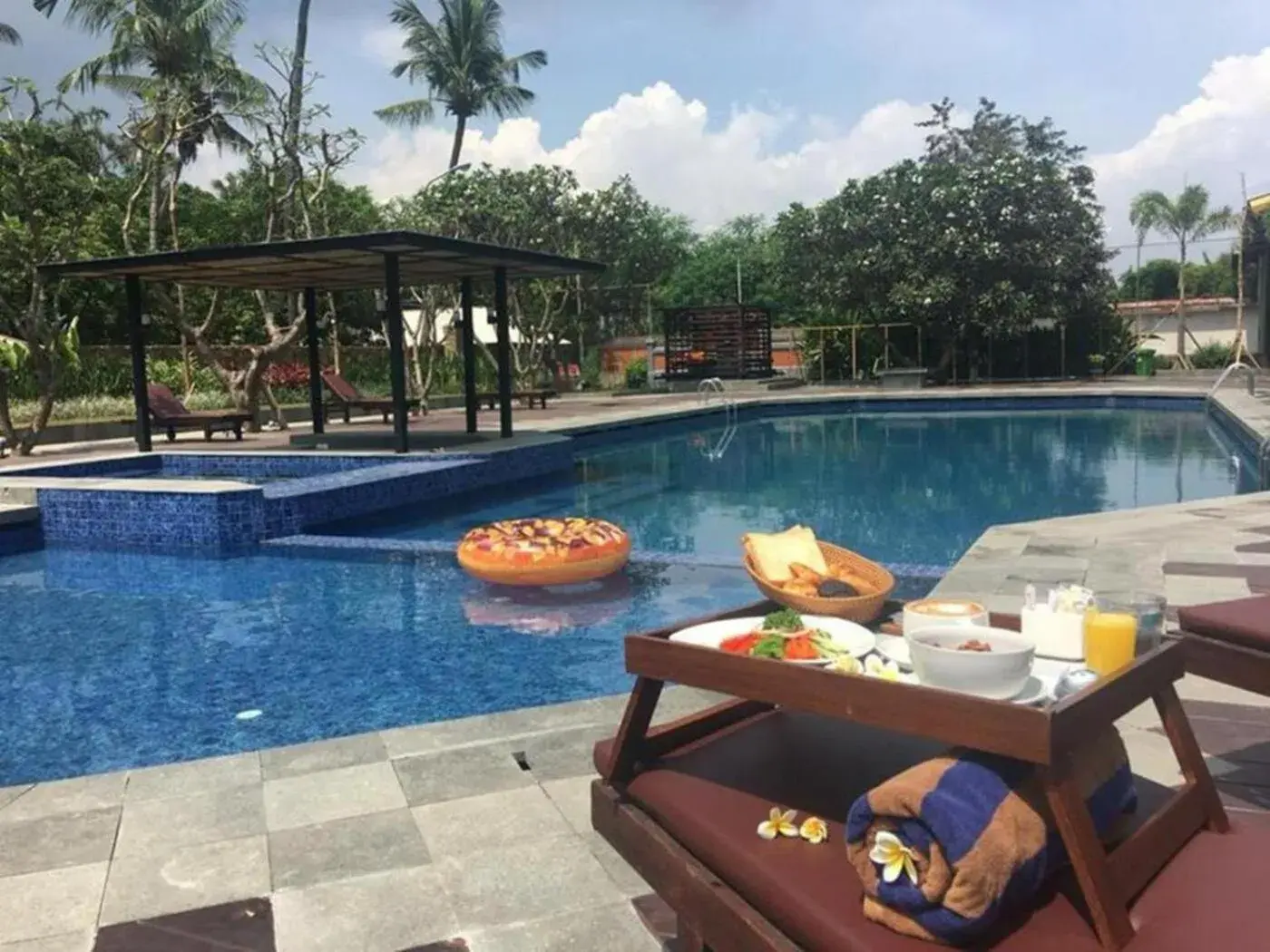 Swimming pool in Brits Resort Lovina Swimming pool in Brits Resort Lovina