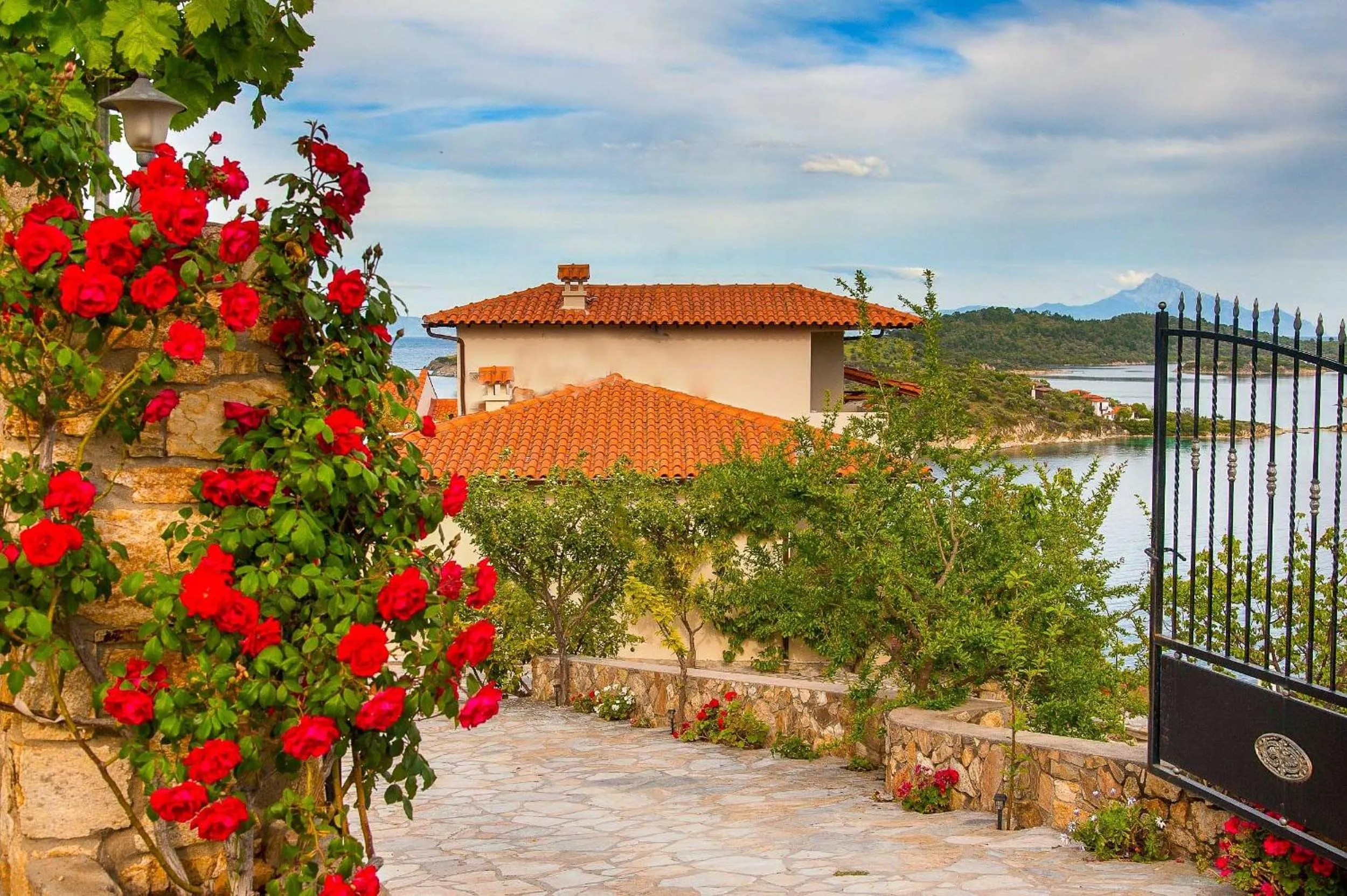 Facade/entrance in Thalassokipos