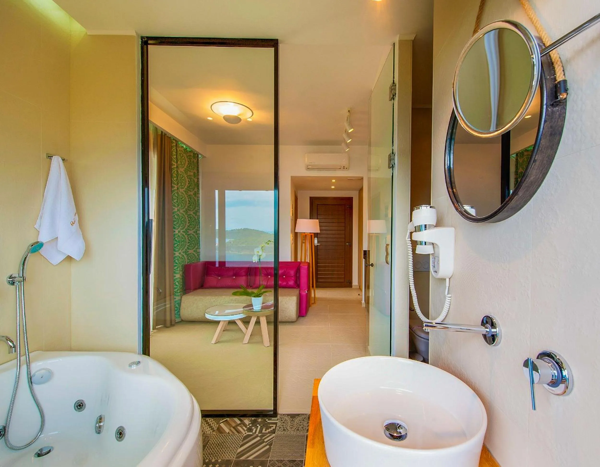 Bathroom, Bed in Thalassokipos