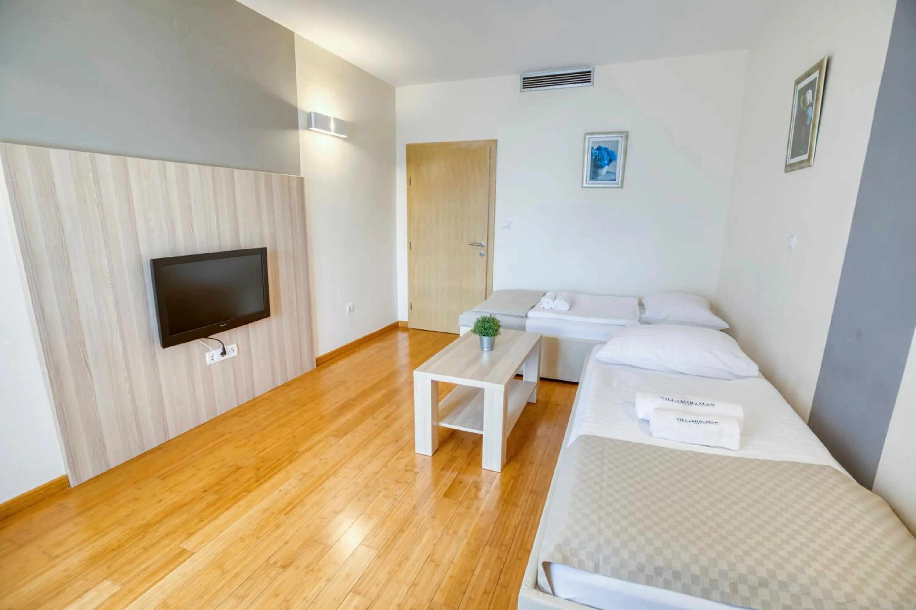 Living room, Bed in Hotel Villa MiraMar