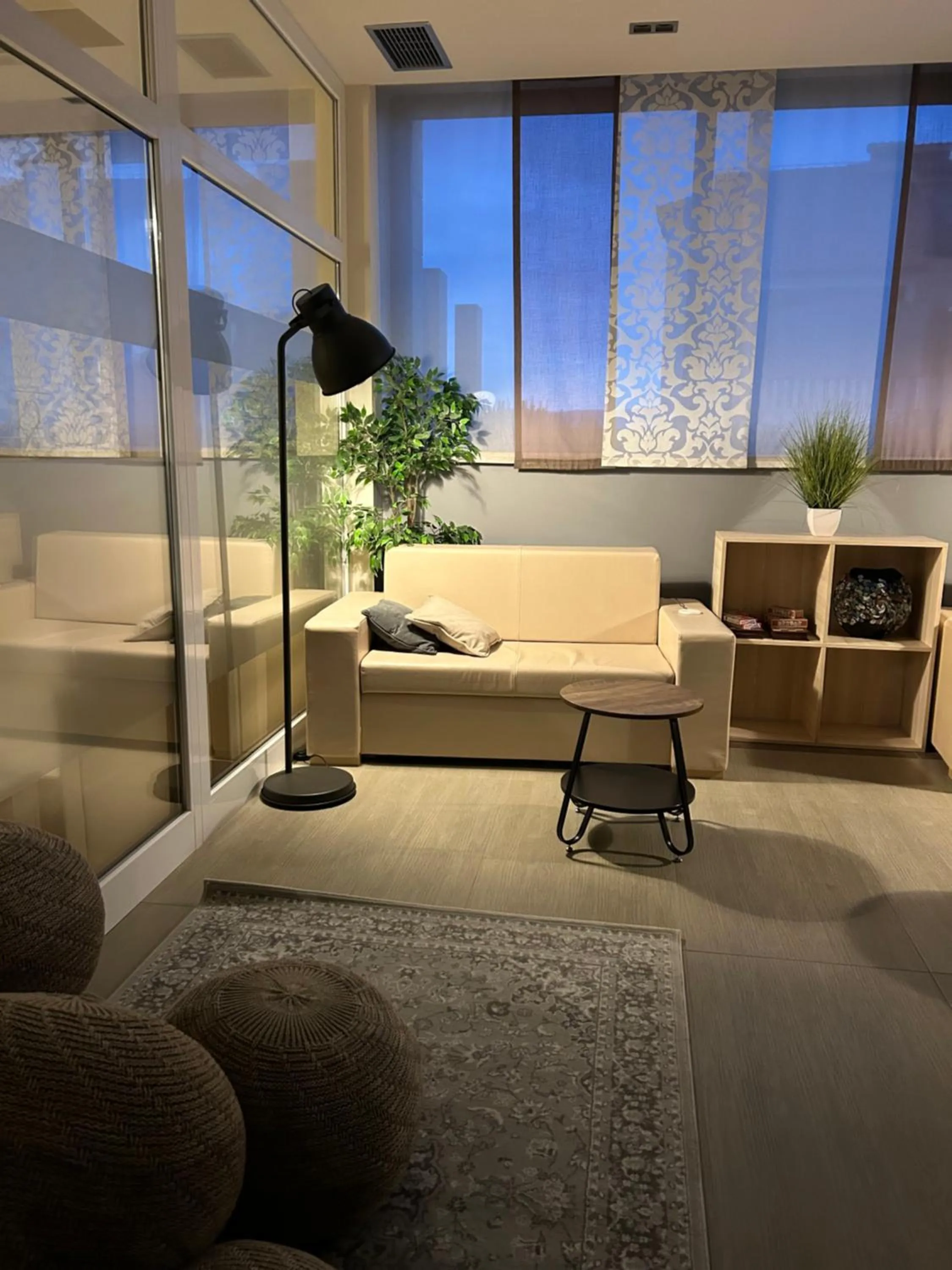 Communal lounge/ TV room in Hotel Villa MiraMar