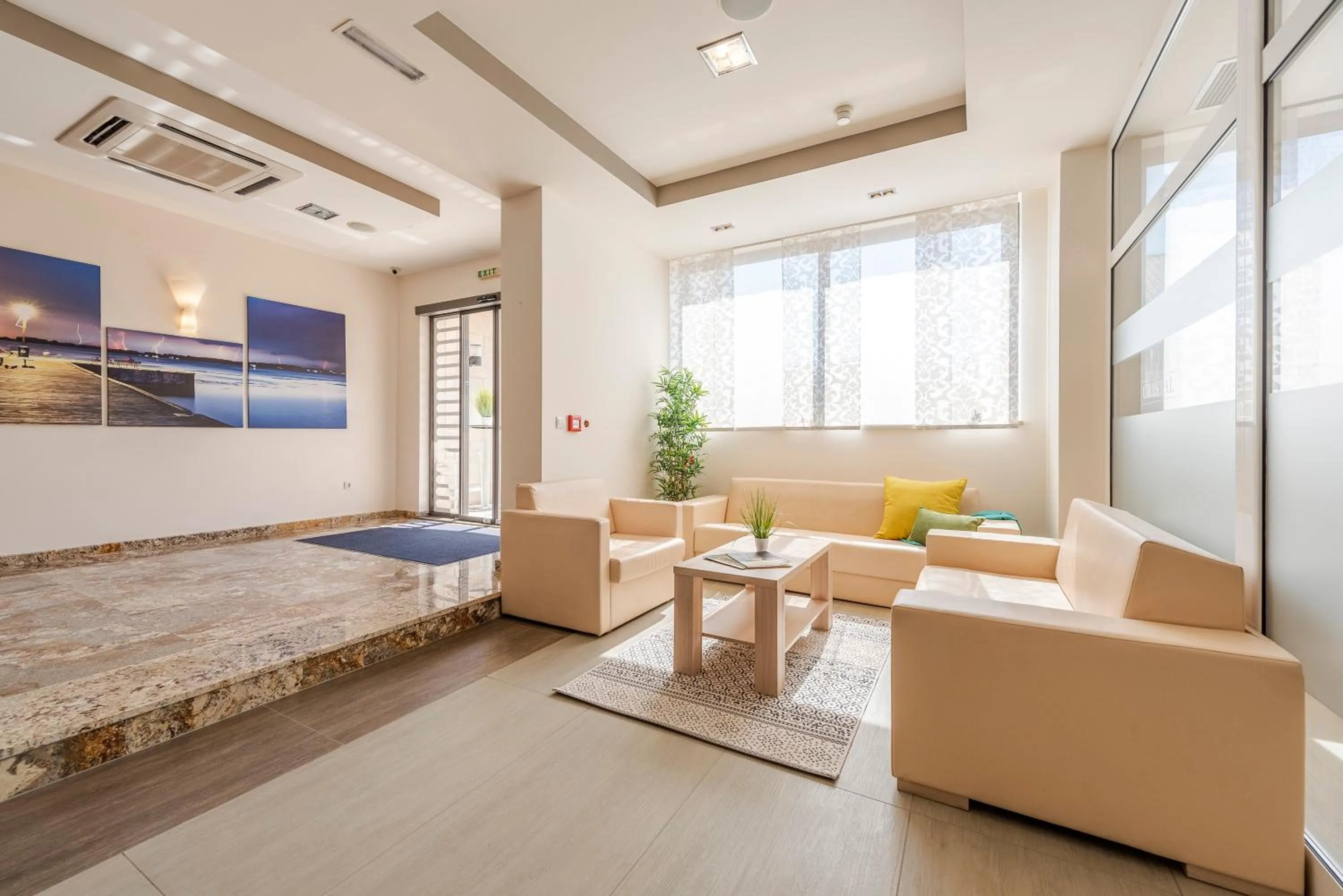 Communal lounge/ TV room in Hotel Villa MiraMar