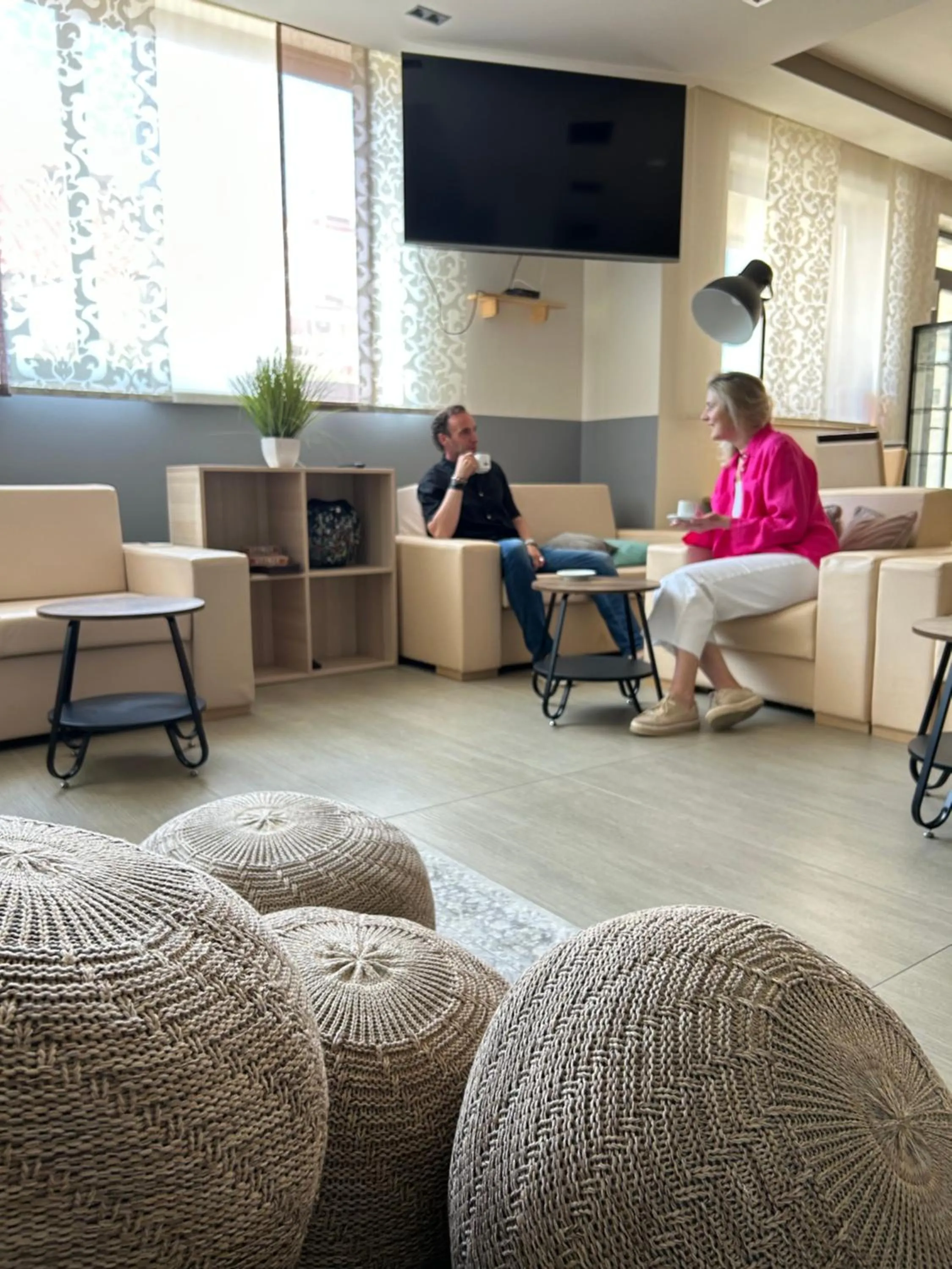 Communal lounge/ TV room in Hotel Villa MiraMar