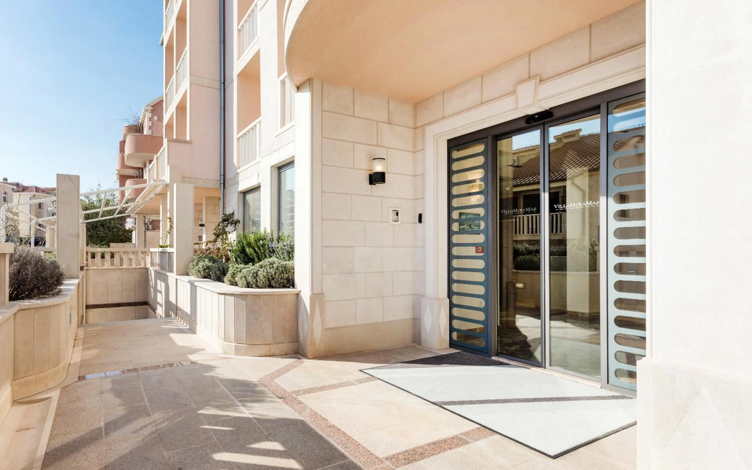 Facade/entrance in Hotel Villa MiraMar