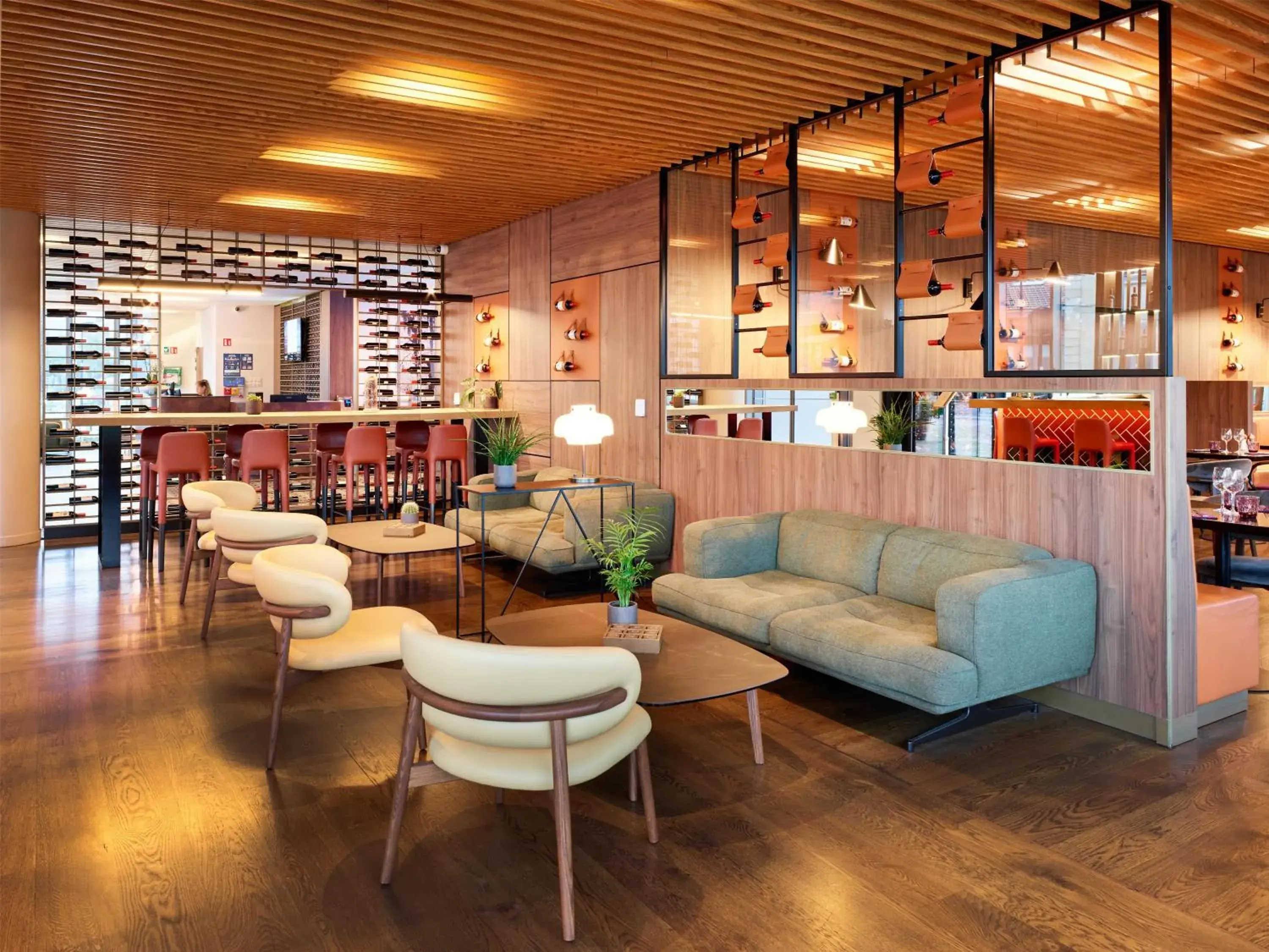 Lounge or bar in Radisson Hôtel Bordeaux Saint-Jean Lounge or bar in Radisson Hôtel Bordeaux Saint-Jean