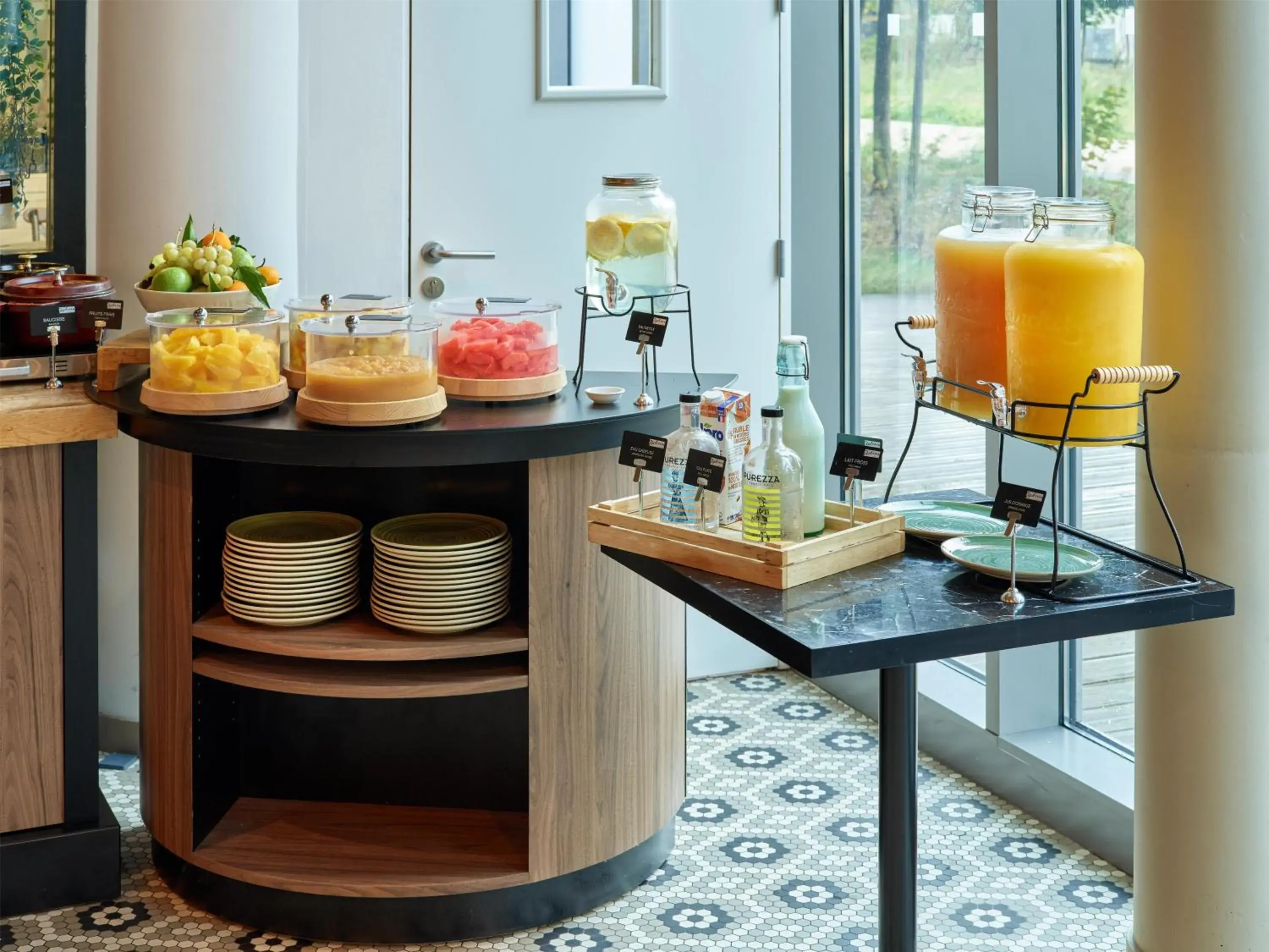 Breakfast in Radisson Hôtel Bordeaux Saint-Jean Breakfast in Radisson Hôtel Bordeaux Saint-Jean