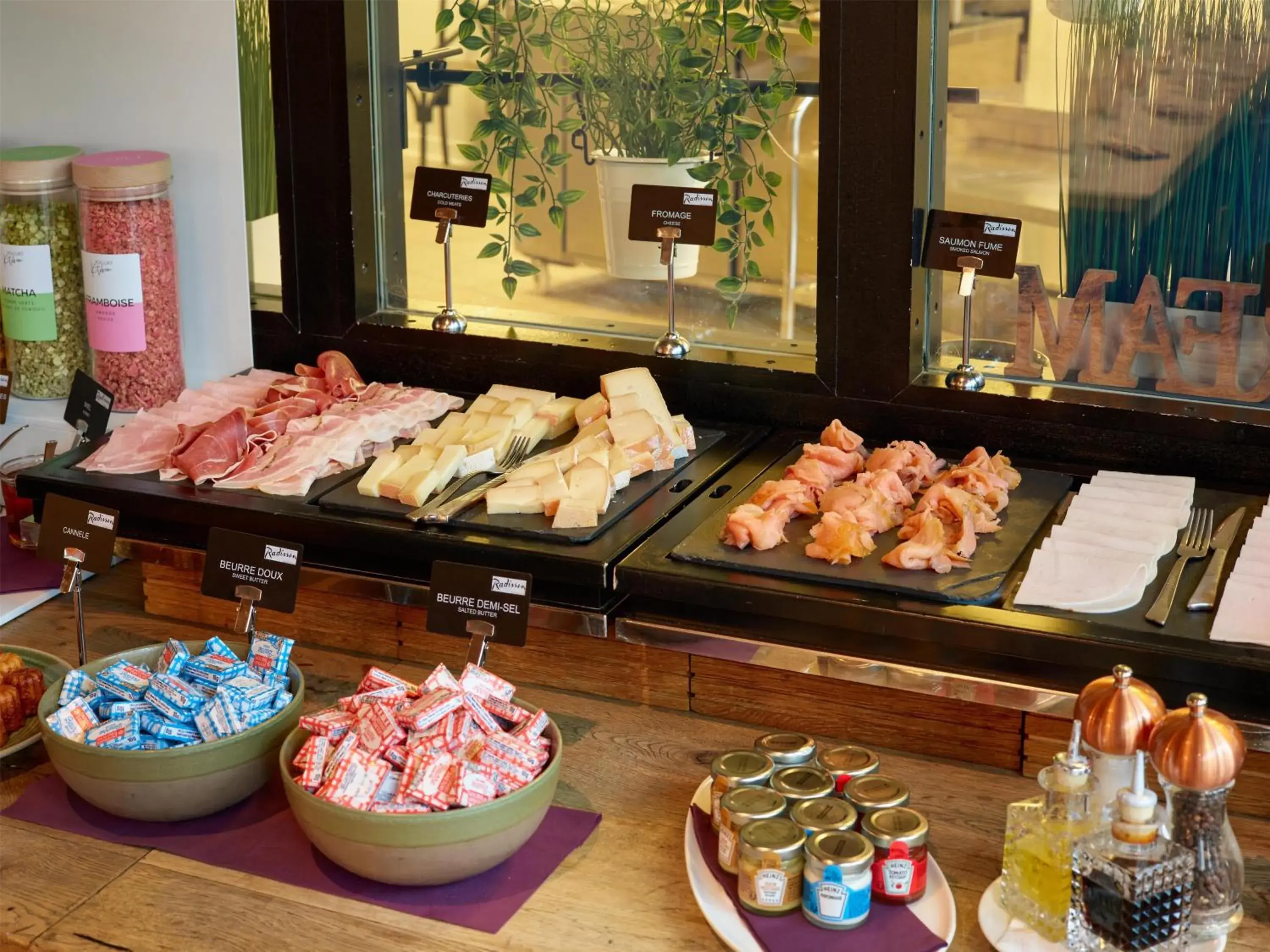 Breakfast in Radisson Hôtel Bordeaux Saint-Jean Breakfast in Radisson Hôtel Bordeaux Saint-Jean