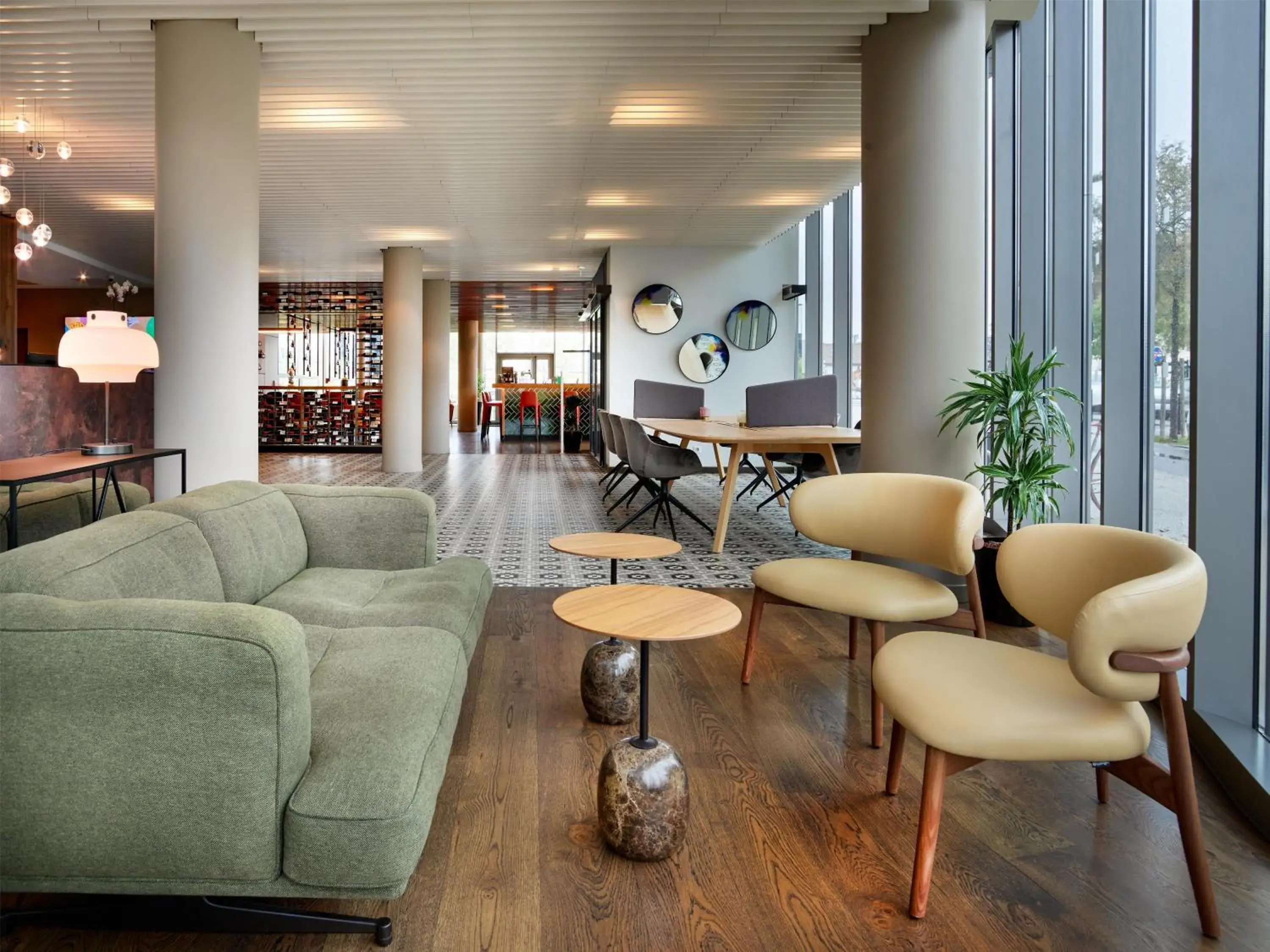 Lobby or reception in Radisson Hôtel Bordeaux Saint-Jean Lobby or reception in Radisson Hôtel Bordeaux Saint-Jean