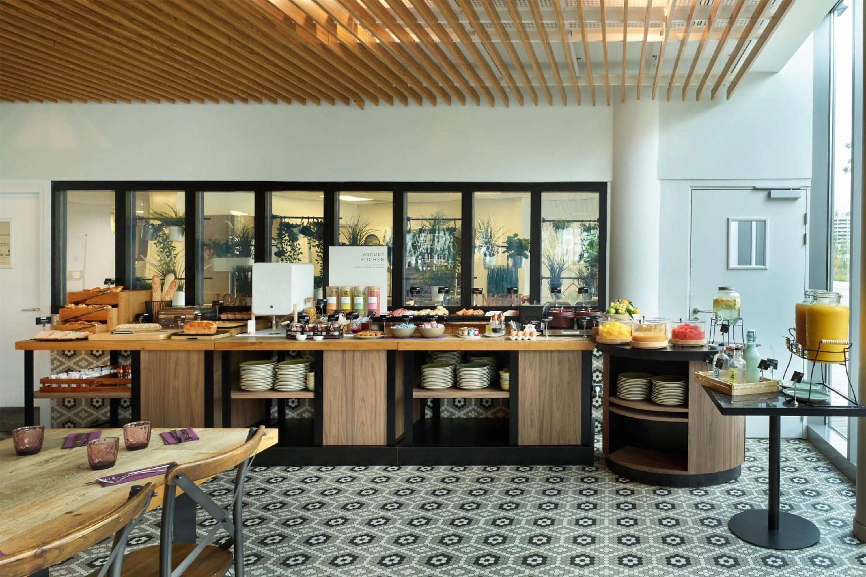 Breakfast in Radisson Hôtel Bordeaux Saint-Jean