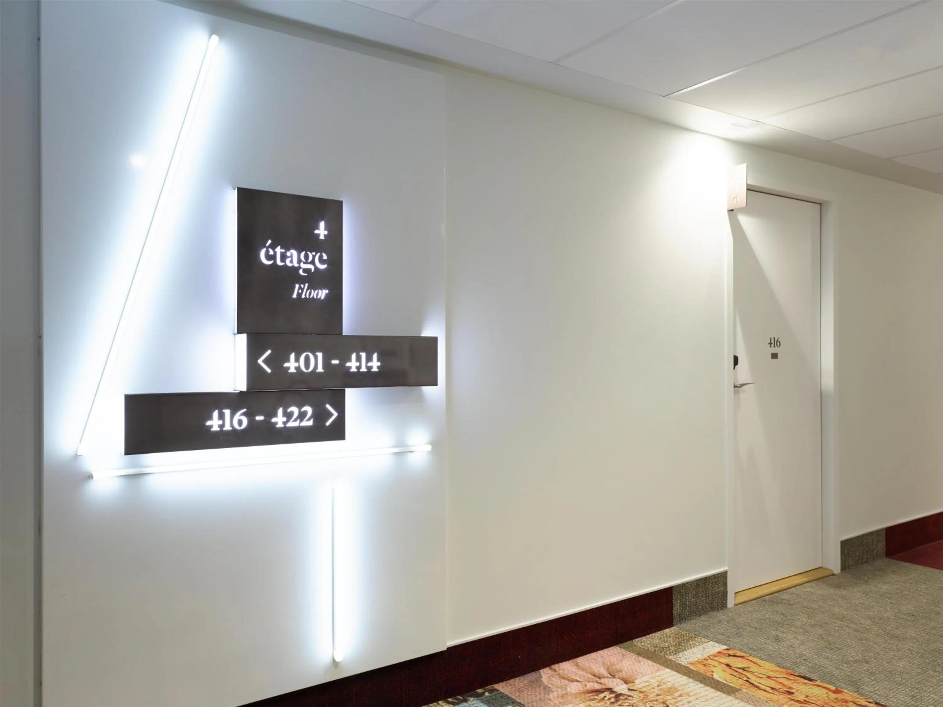 Lobby or reception in Radisson Hôtel Bordeaux Saint-Jean