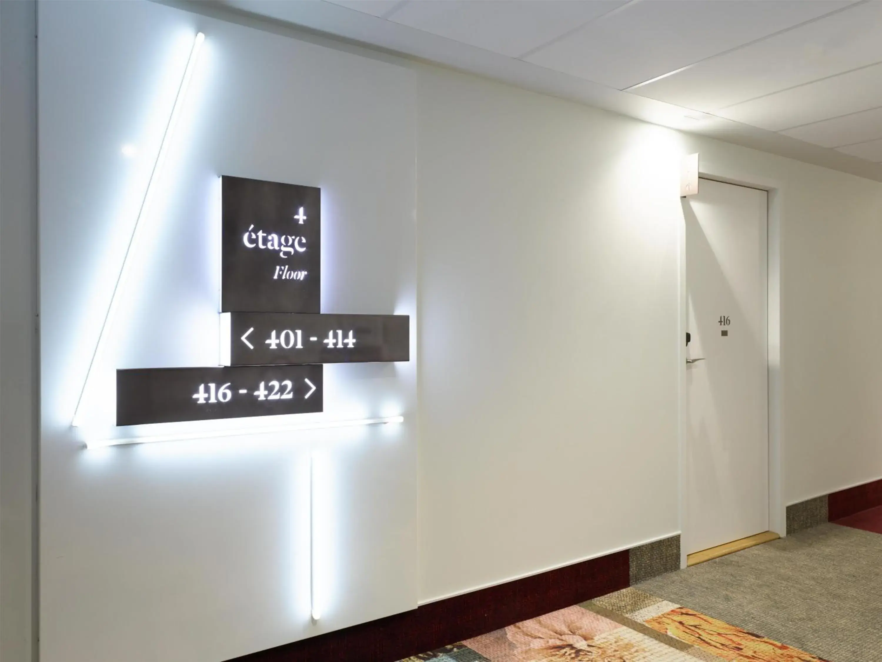 Lobby or reception in Radisson Hôtel Bordeaux Saint-Jean Lobby or reception in Radisson Hôtel Bordeaux Saint-Jean