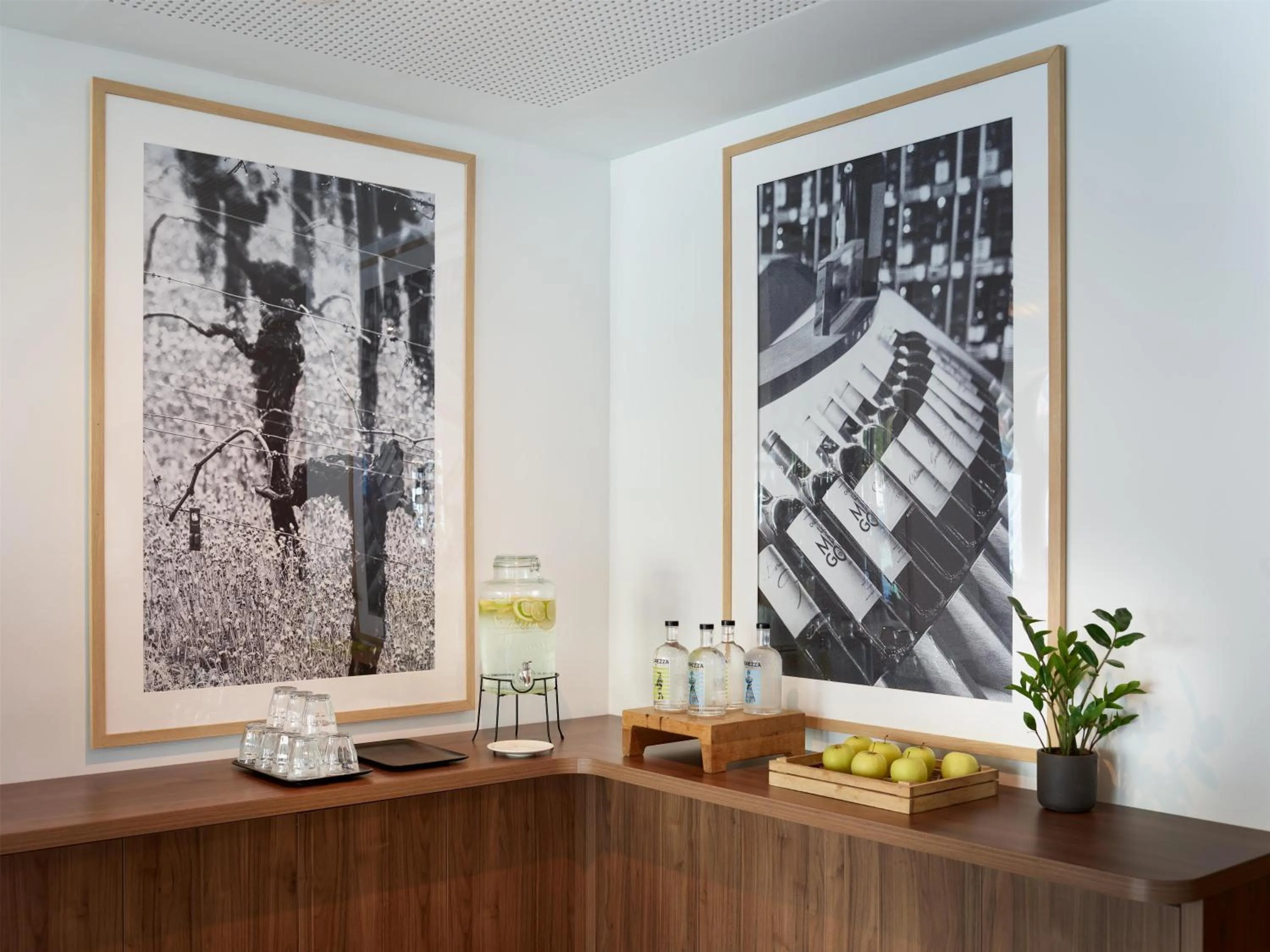 Lobby or reception in Radisson Hôtel Bordeaux Saint-Jean