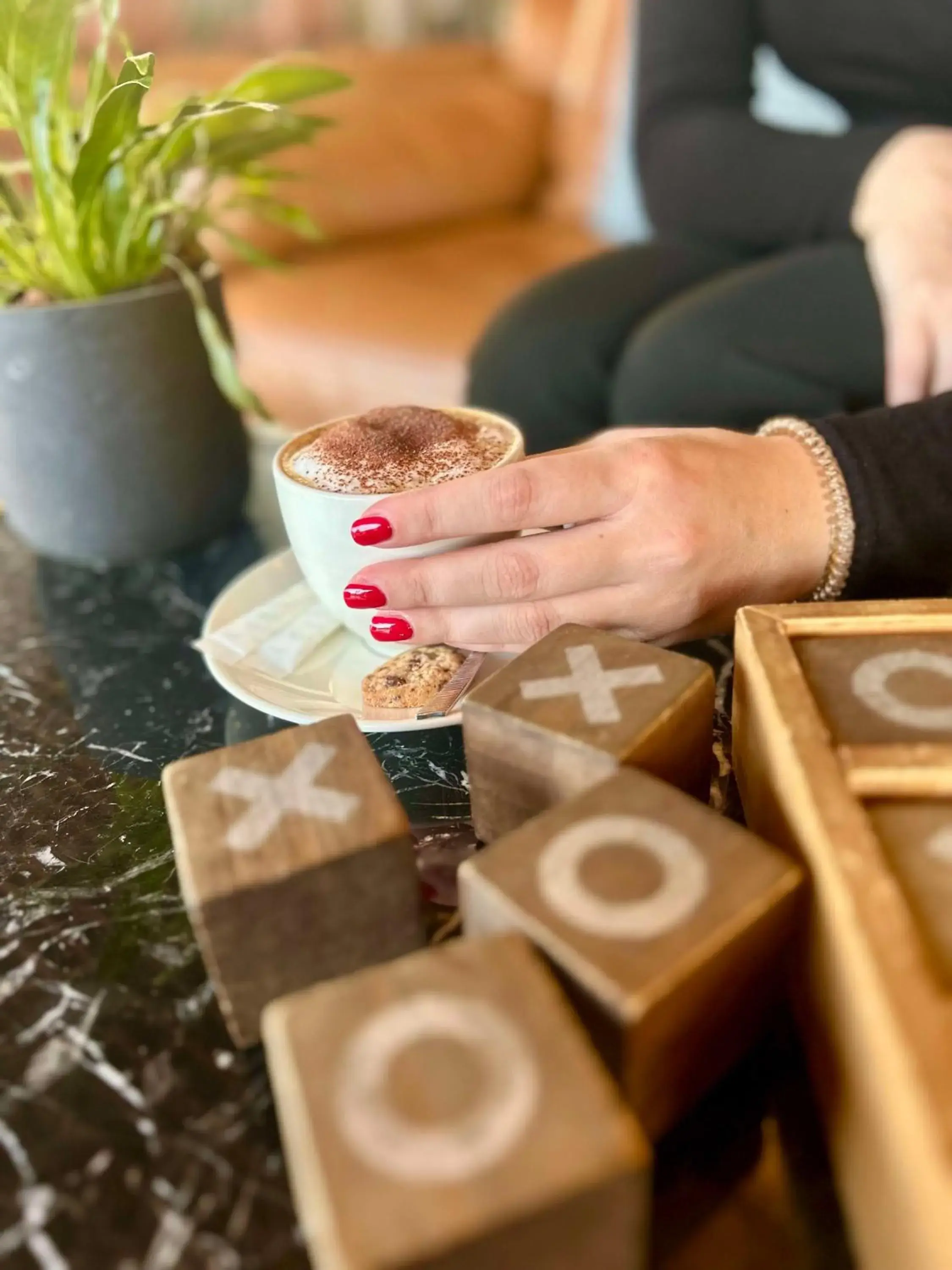 Lounge or bar in Radisson Hôtel Bordeaux Saint-Jean Lounge or bar in Radisson Hôtel Bordeaux Saint-Jean