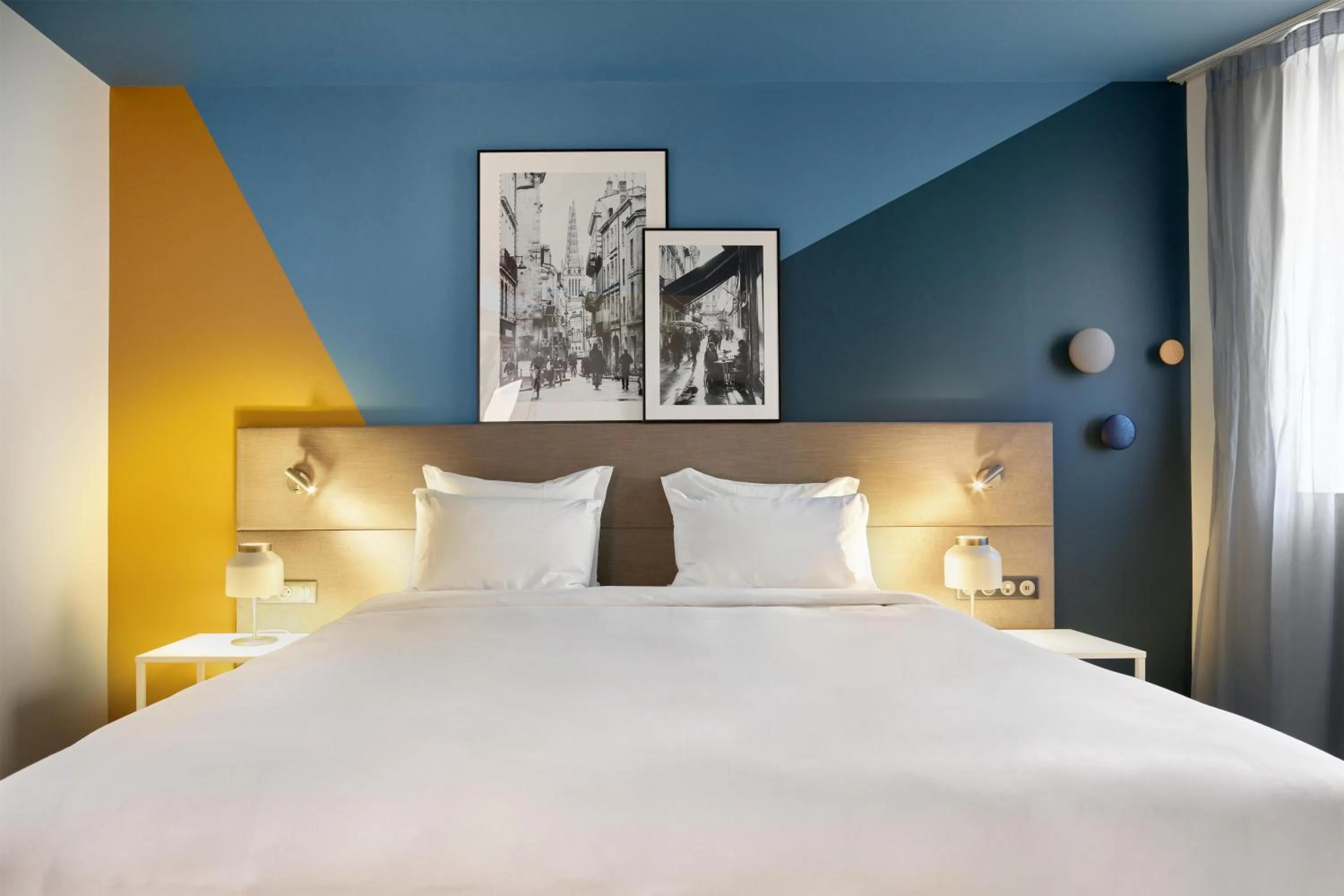 Bedroom, Bed in Radisson Hôtel Bordeaux Saint-Jean