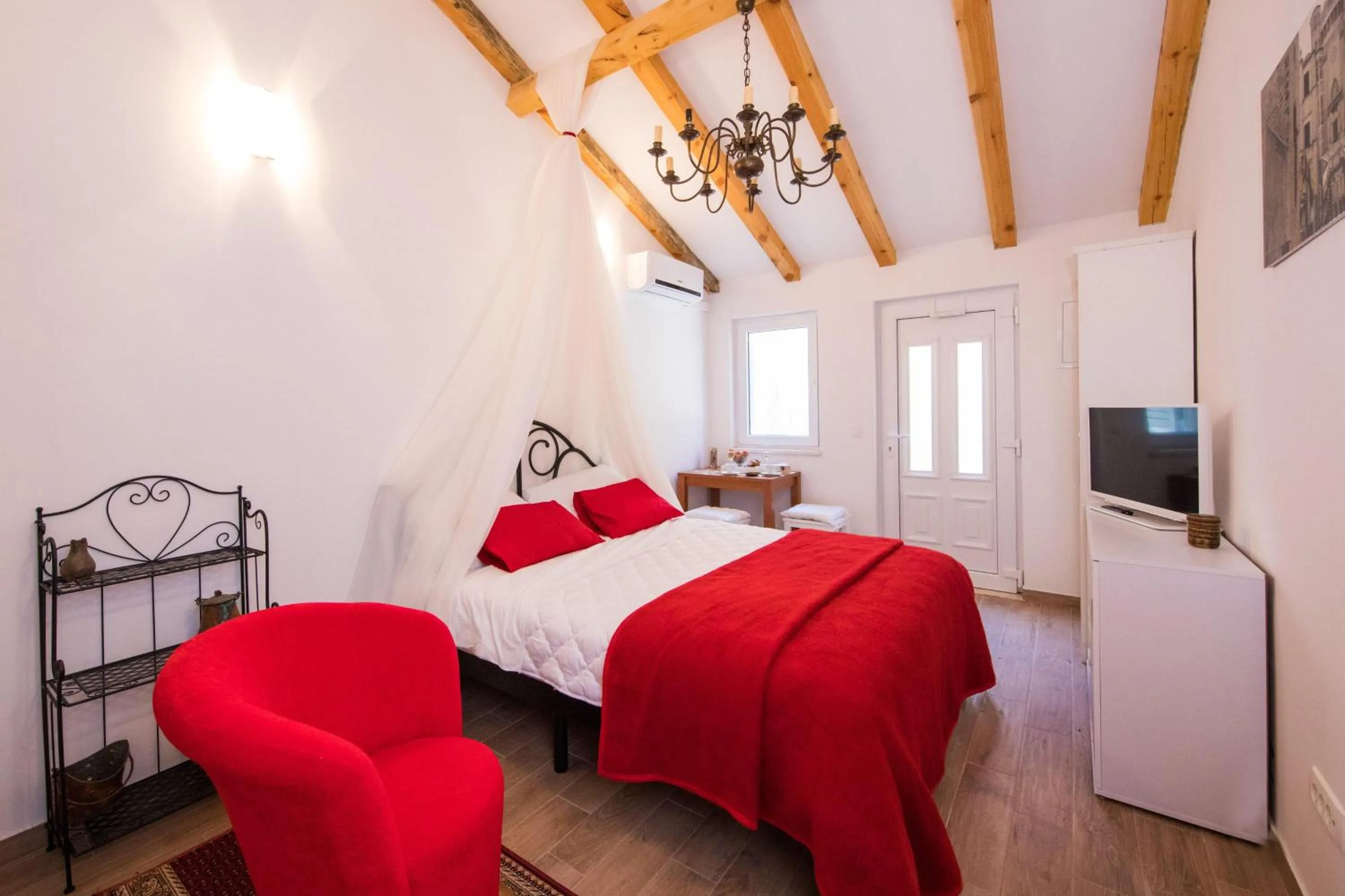 Photo of the whole room in Apartments Mara