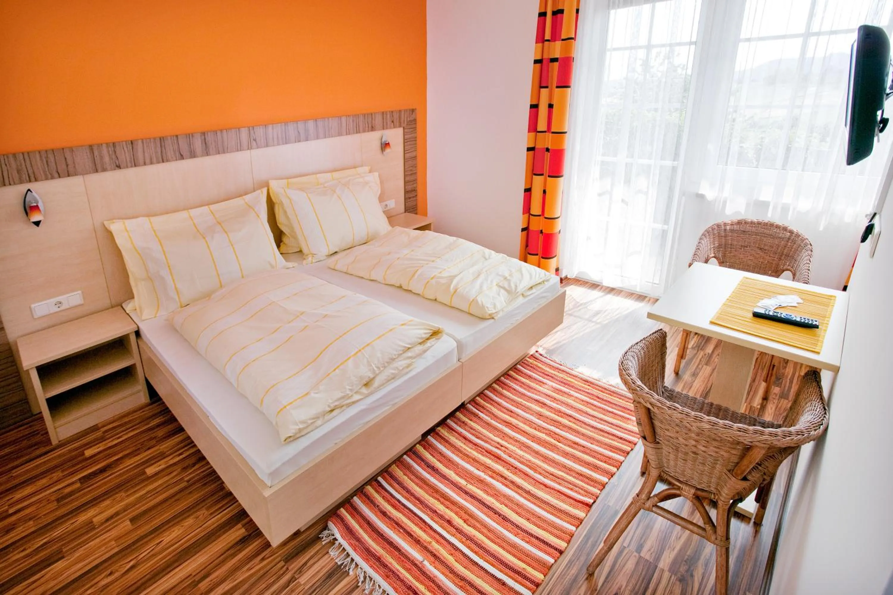 Photo of the whole room, Bed in Hirschenwirt