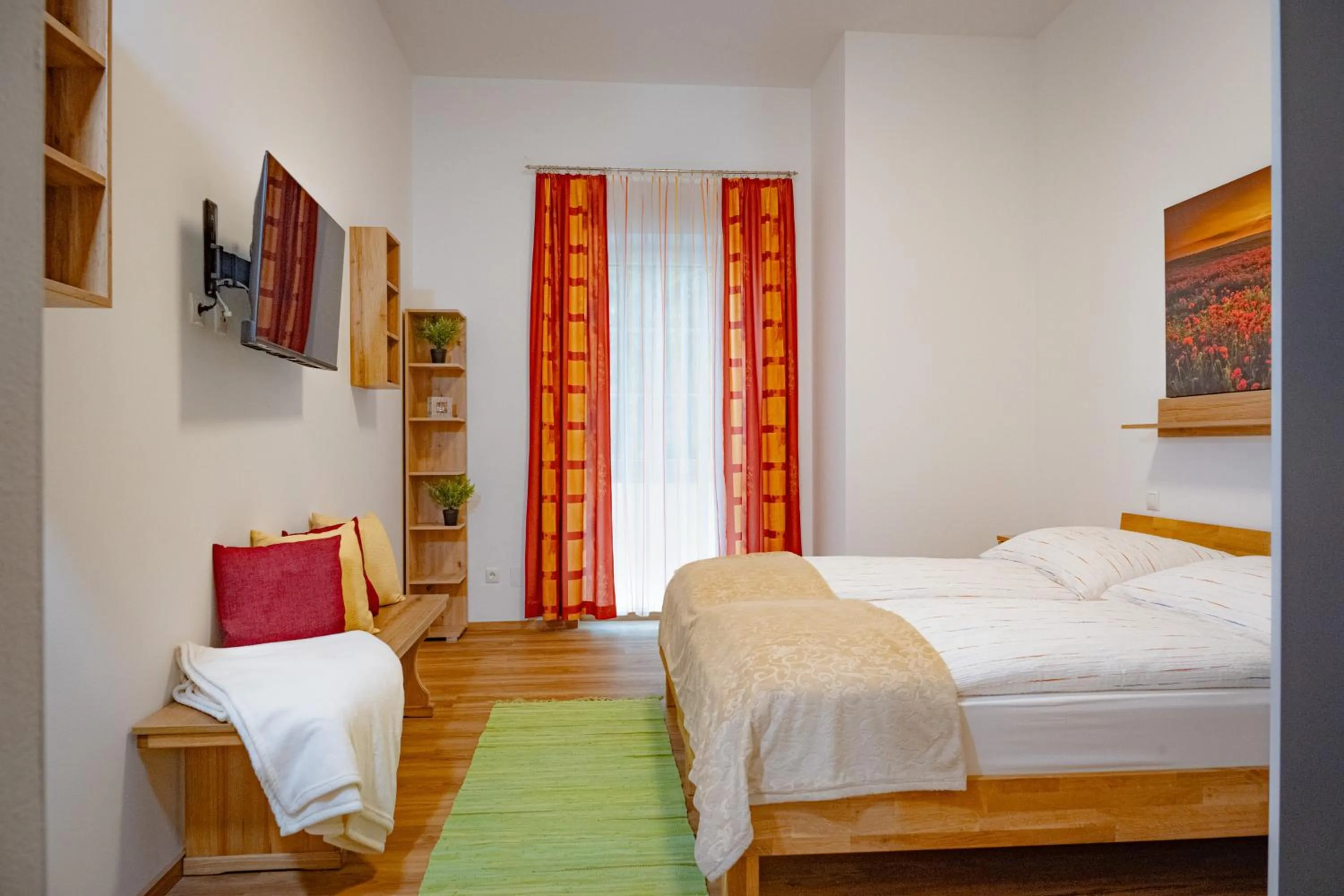 Photo of the whole room, Bed in Hirschenwirt