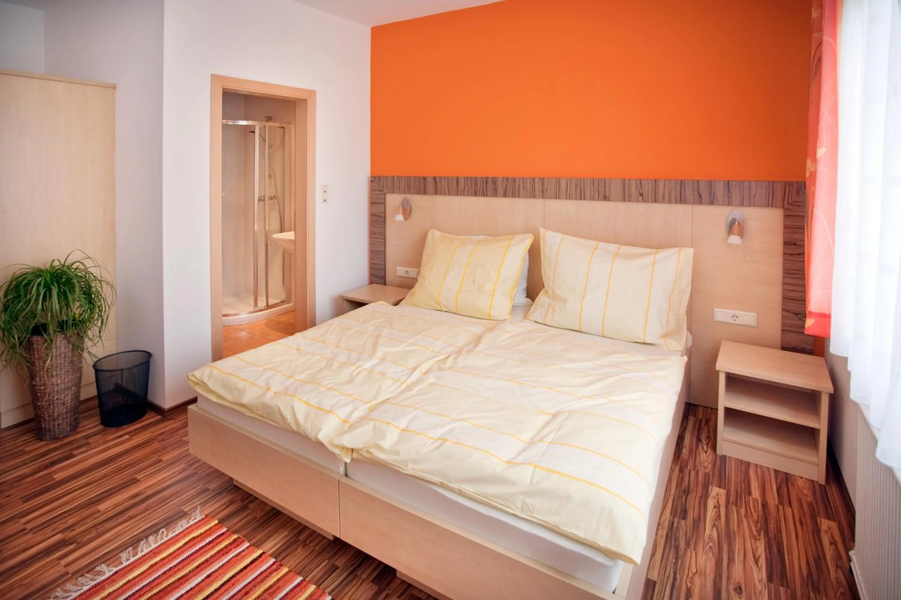 Photo of the whole room, Bed in Hirschenwirt