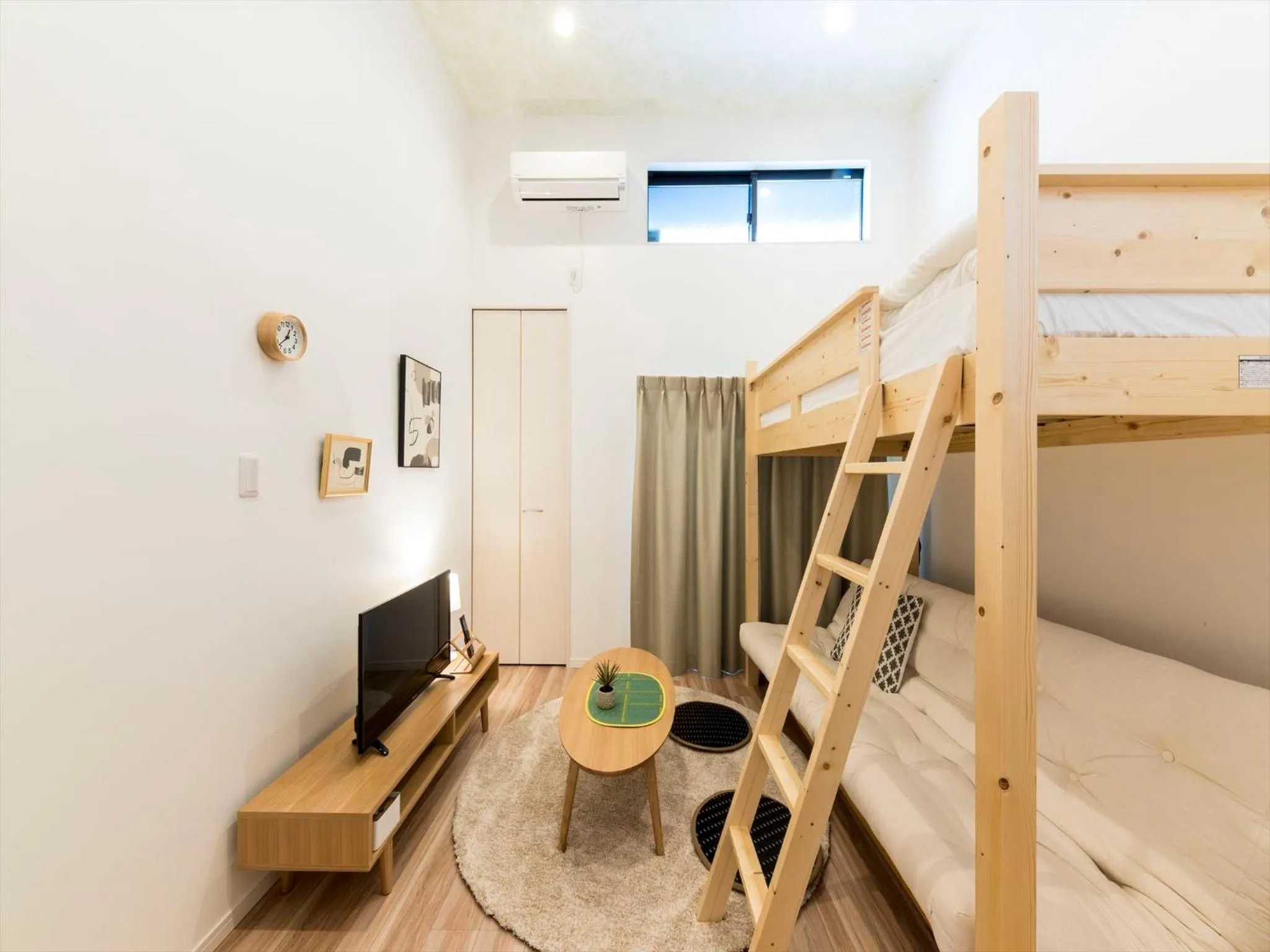 Photo of the whole room, Bed in TRIP POD KOMONDO-MACHI