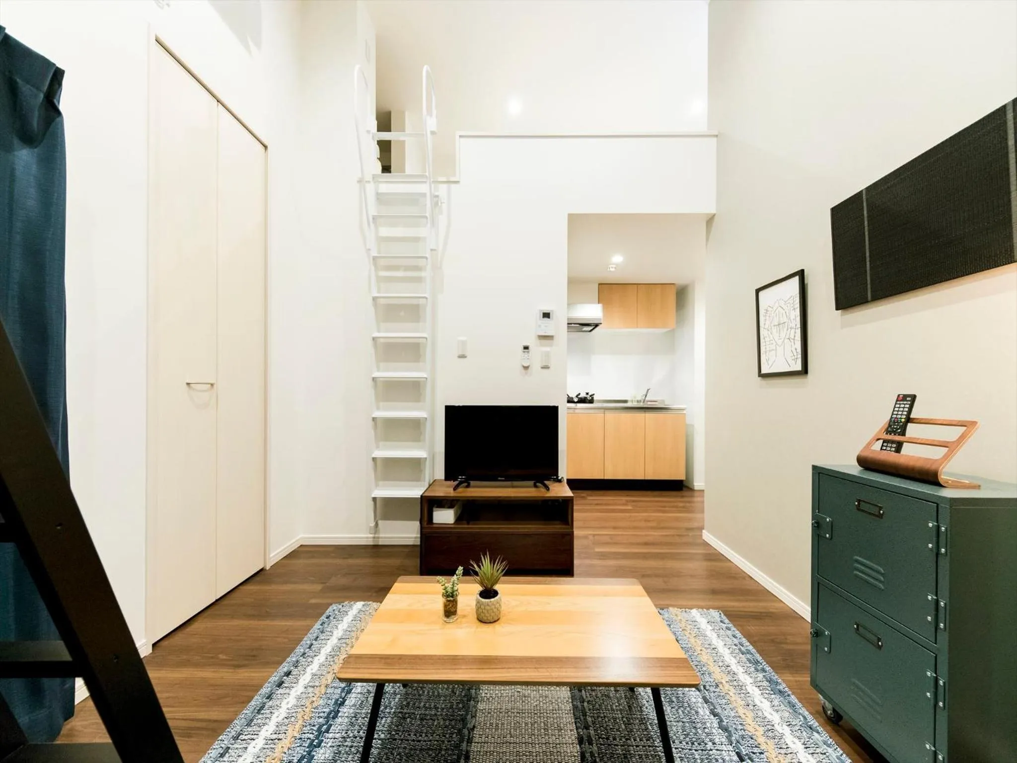 TV and multimedia in TRIP POD KOMONDO-MACHI