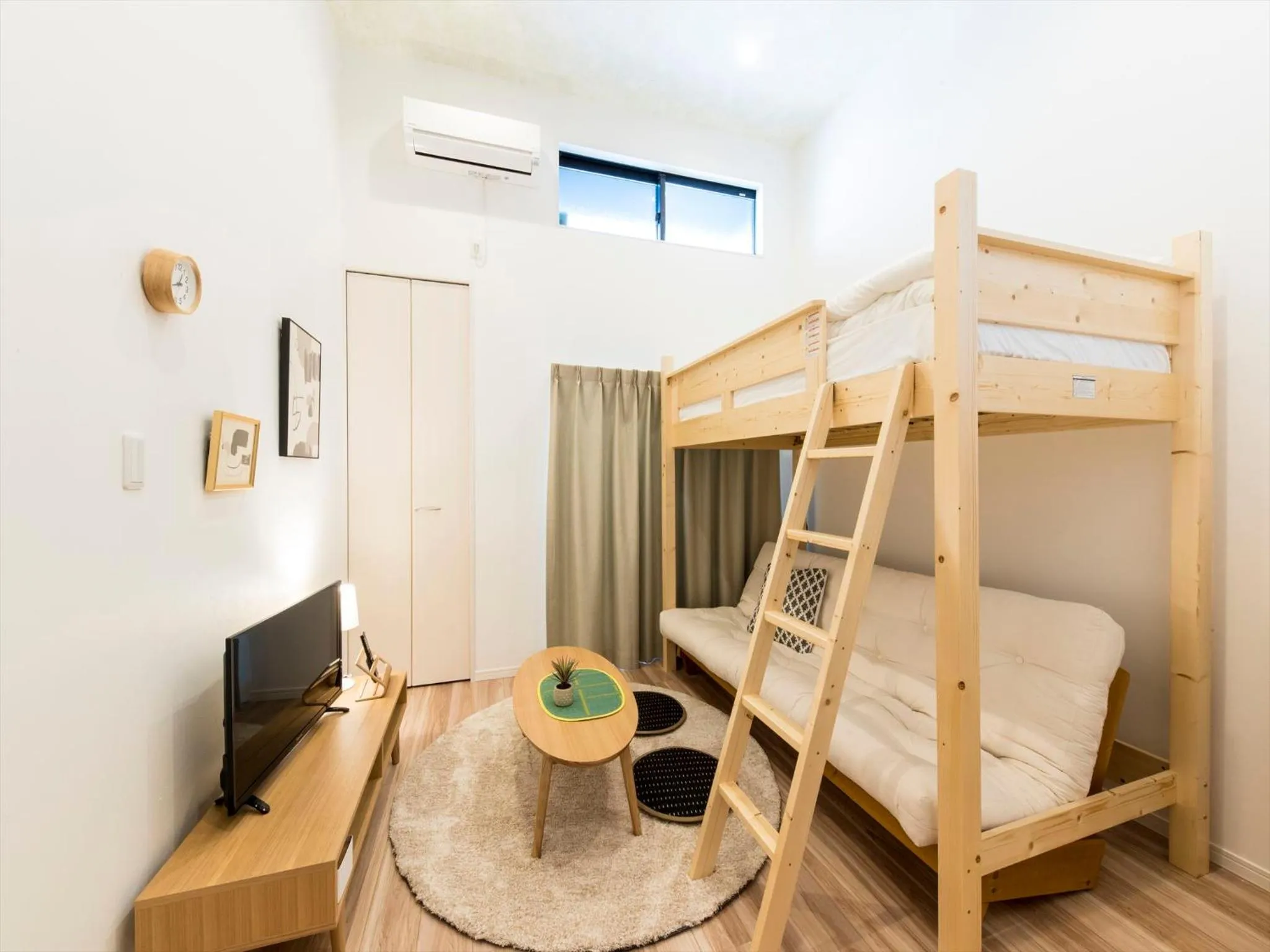 Living room, Bed in TRIP POD KOMONDO-MACHI