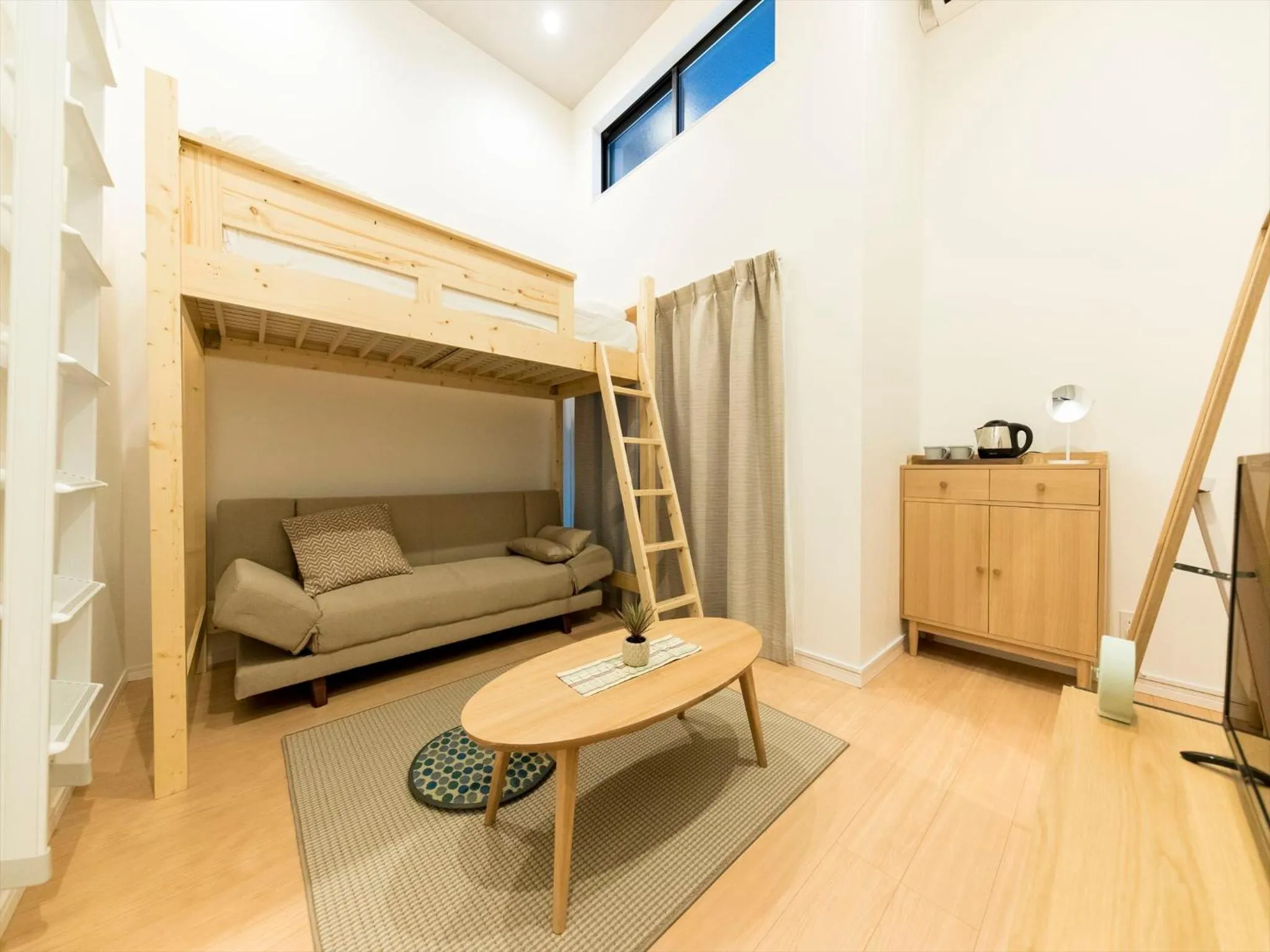 Living room, Bed in TRIP POD TAKASAGO B