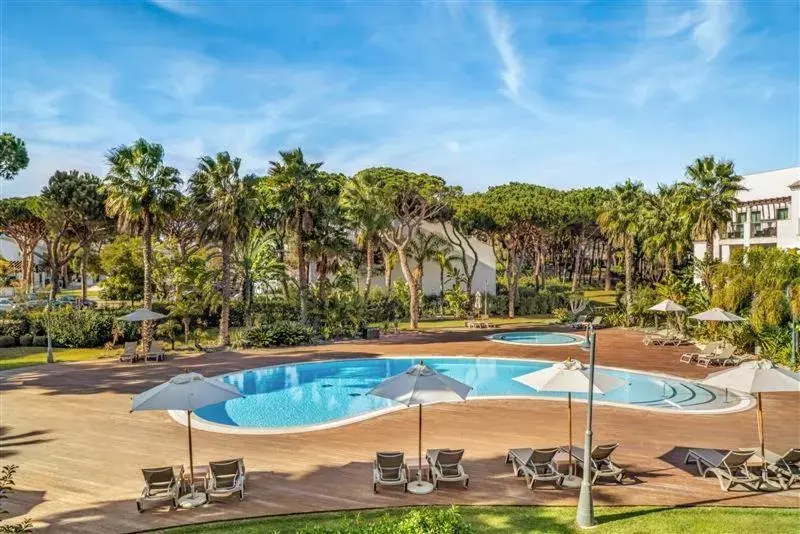 Swimming pool in Pine Cliffs Gardens Swimming pool in Pine Cliffs Gardens