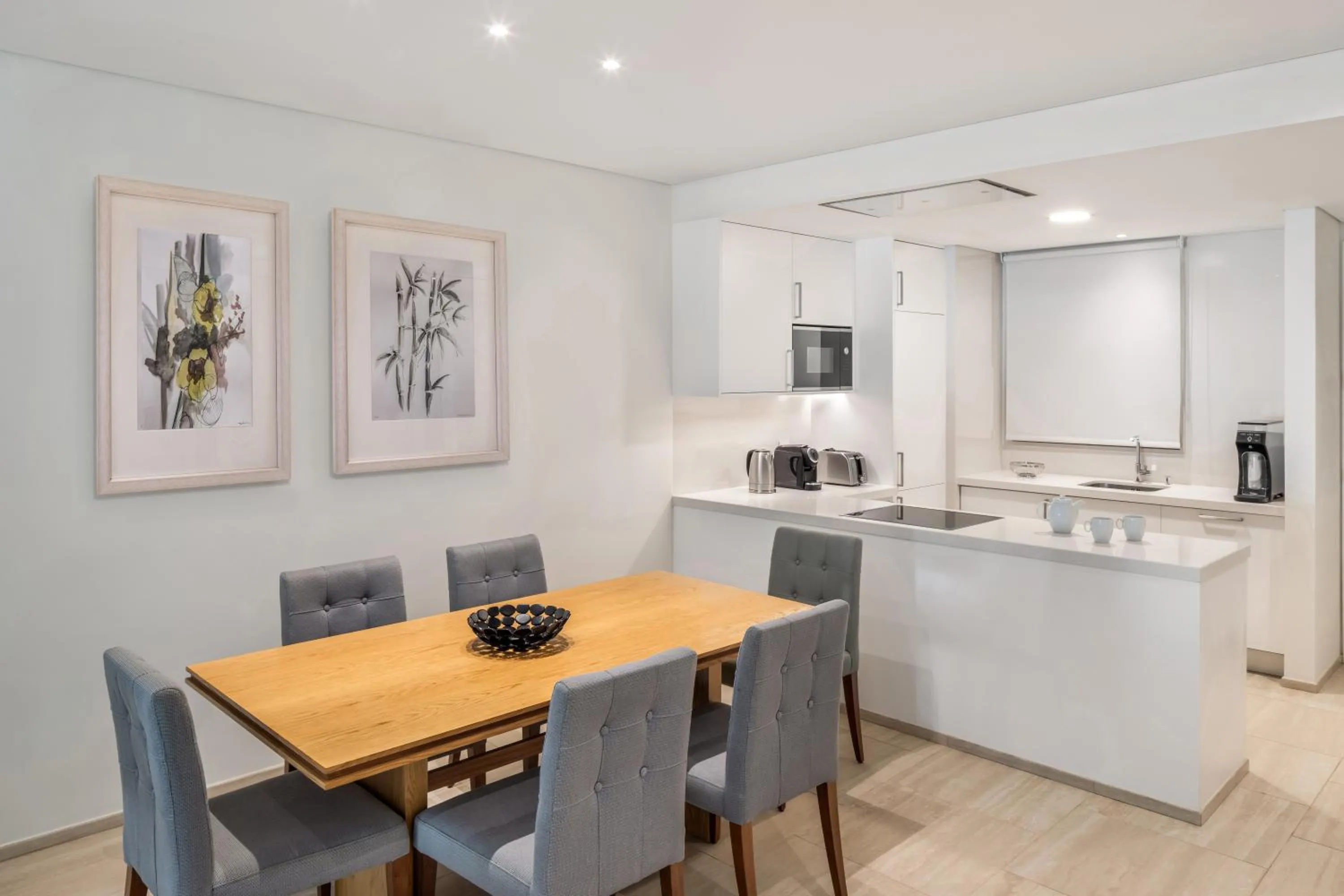 Dining area in Pine Cliffs Gardens