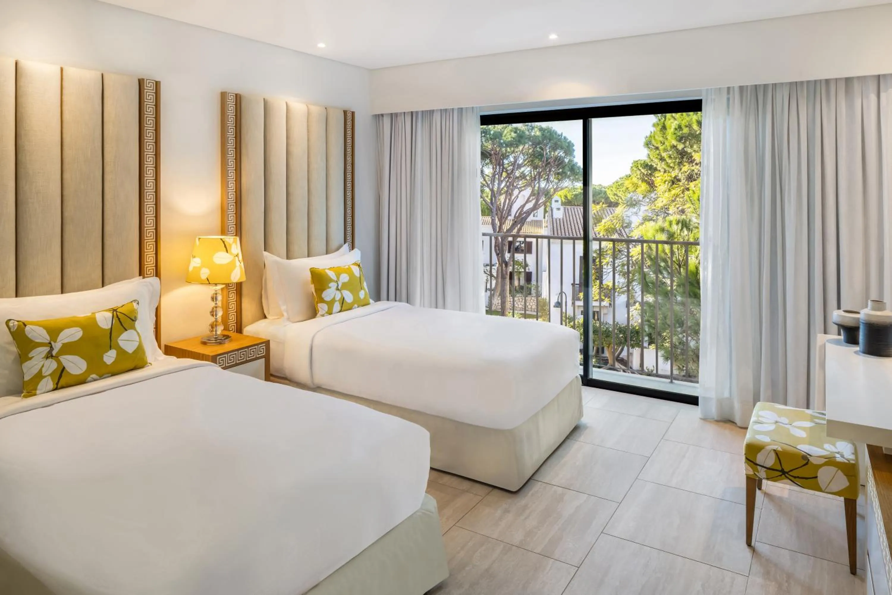 Bedroom, Bed in Pine Cliffs Gardens