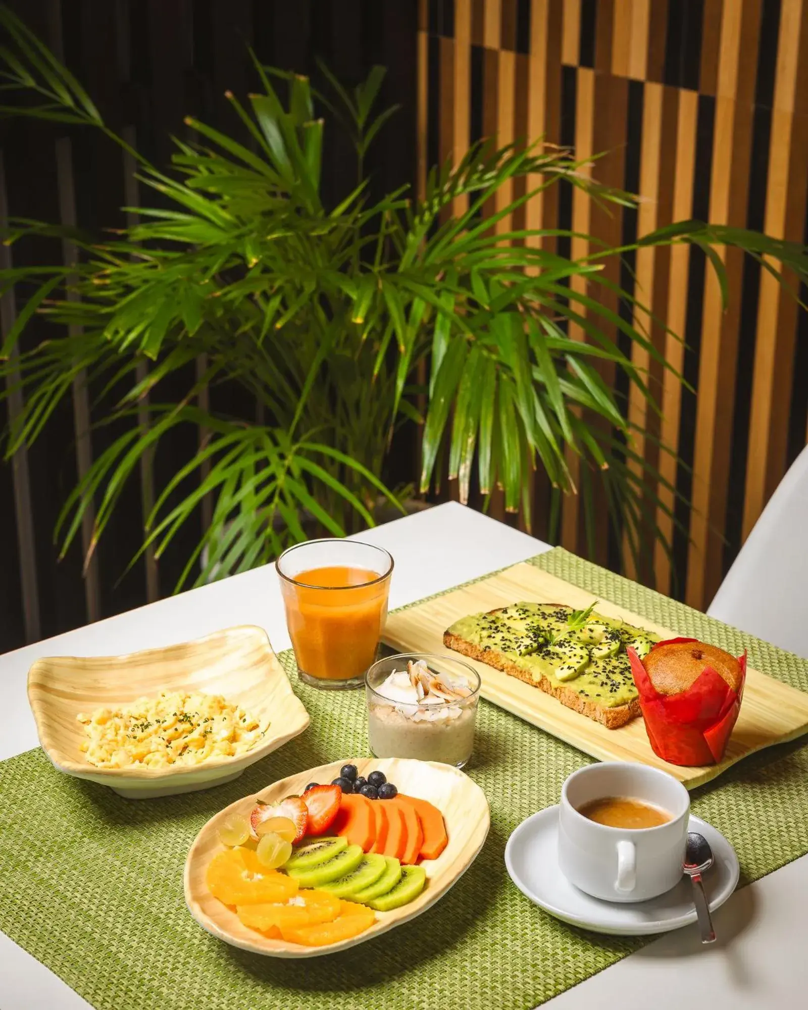 Breakfast in Pine Cliffs Gardens Breakfast in Pine Cliffs Gardens