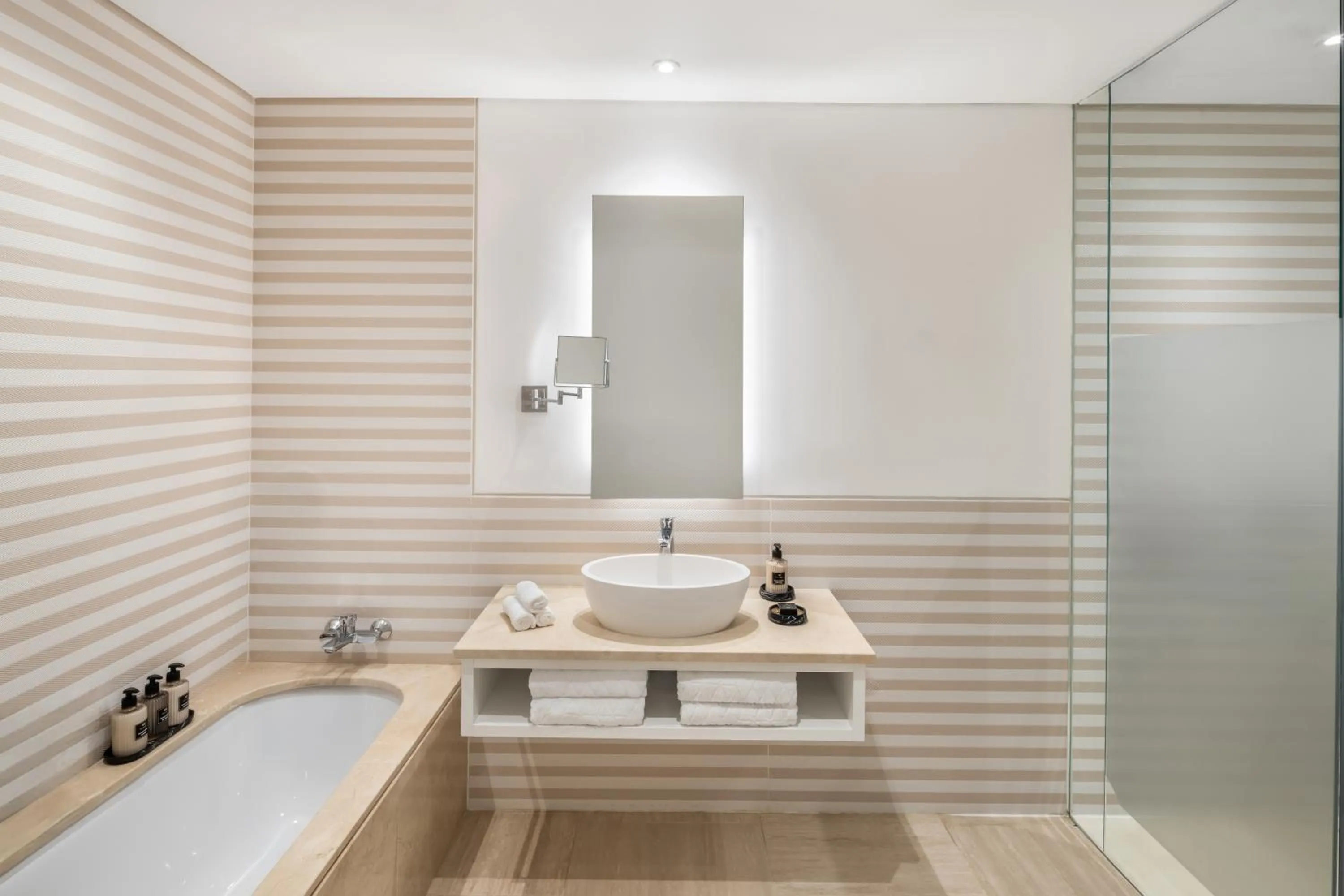 Bathroom in Pine Cliffs Gardens