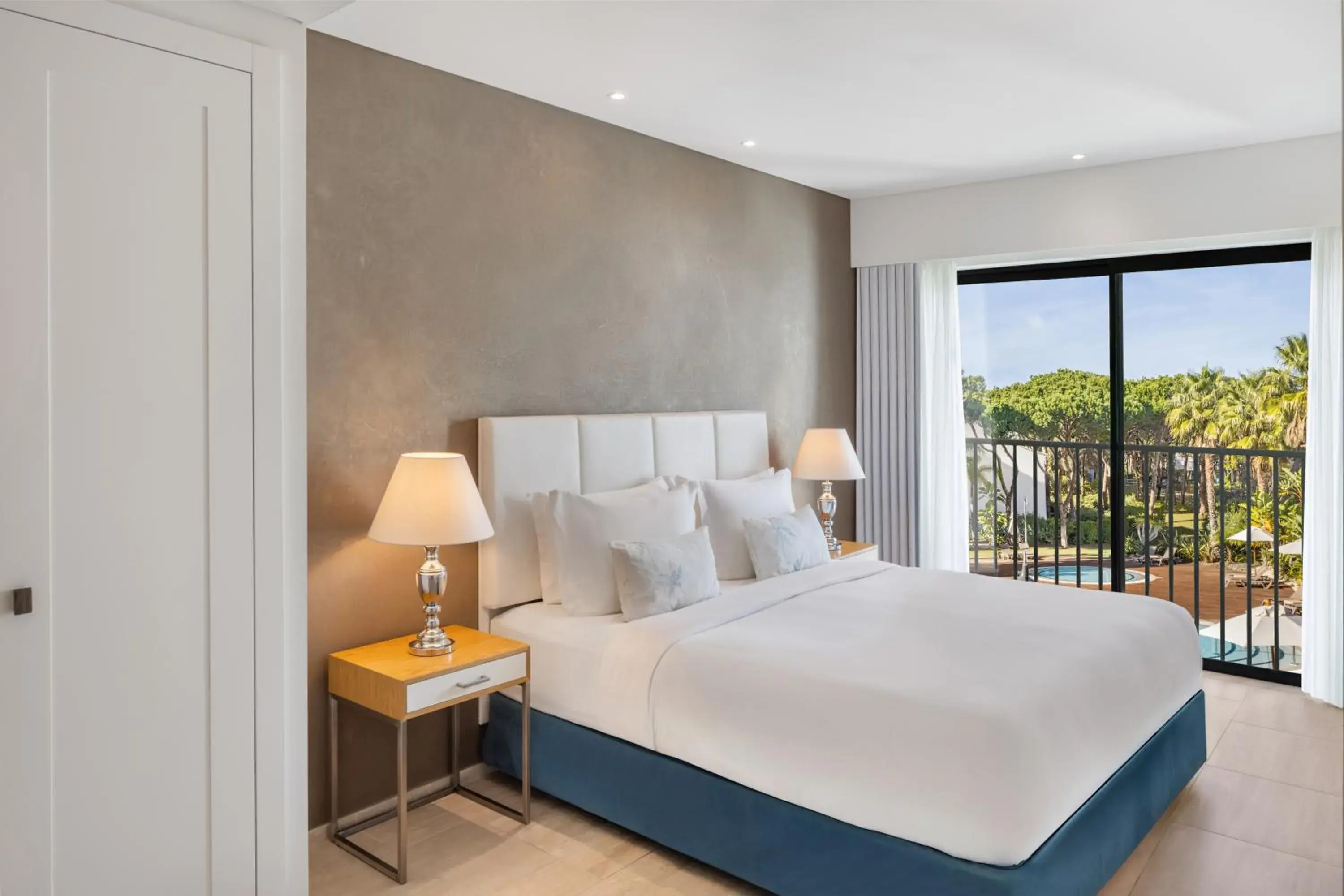 Bed in Pine Cliffs Gardens Bed in Pine Cliffs Gardens