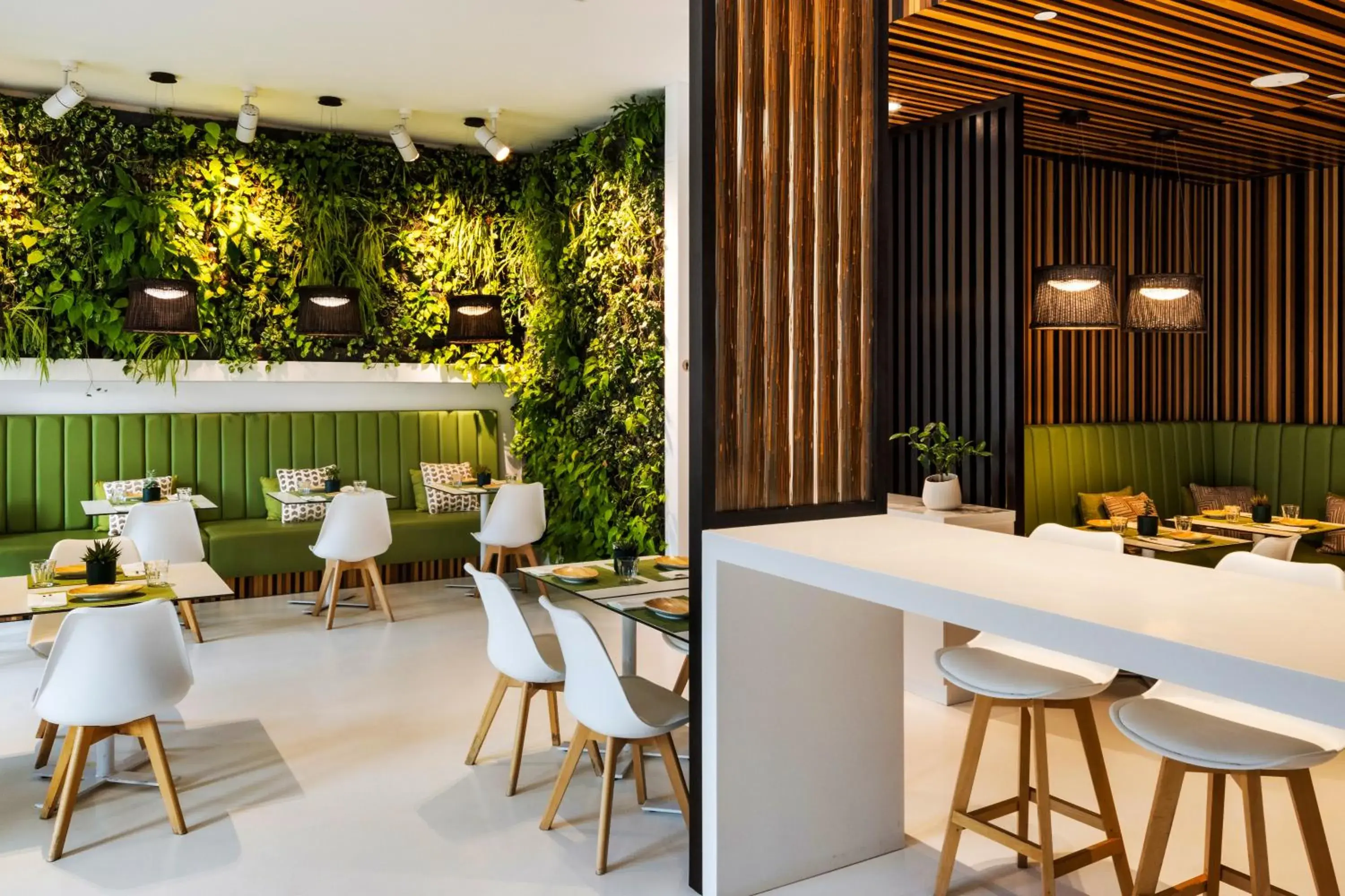 Restaurant/places to eat in Pine Cliffs Gardens Restaurant/places to eat in Pine Cliffs Gardens