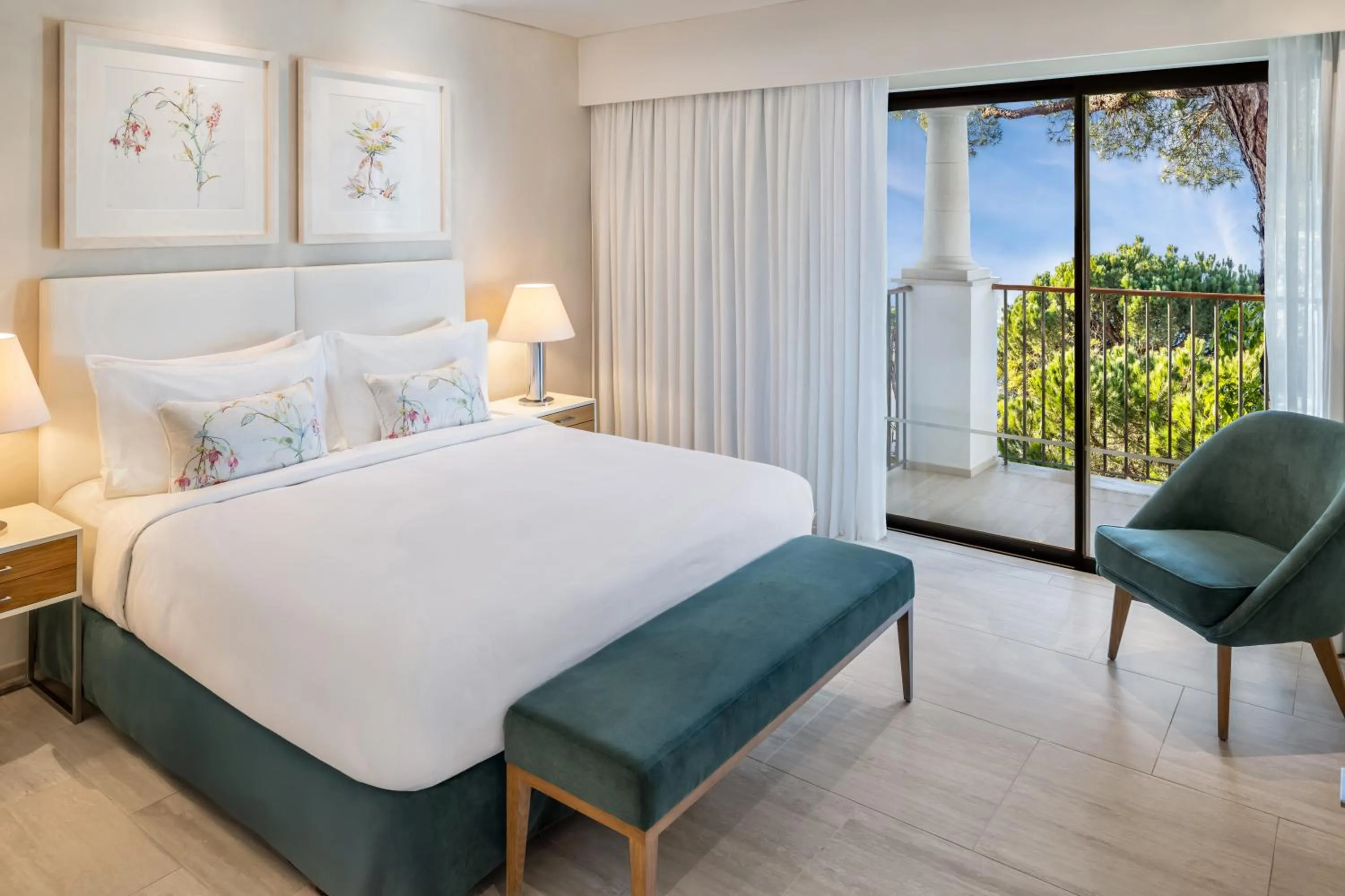 Bedroom, Bed in Pine Cliffs Gardens